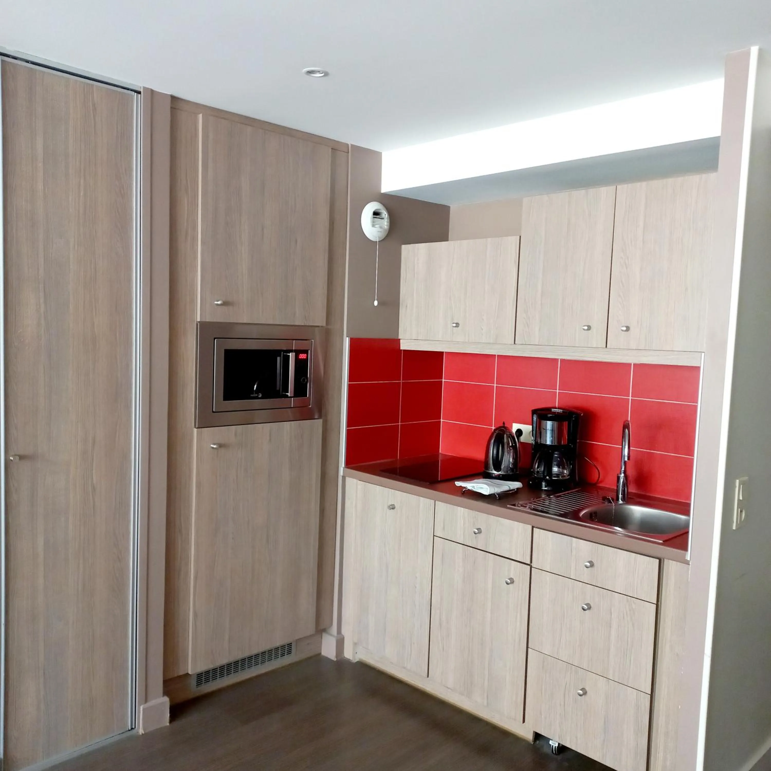 Coffee/tea facilities in B&B HOME Caen Centre Gare