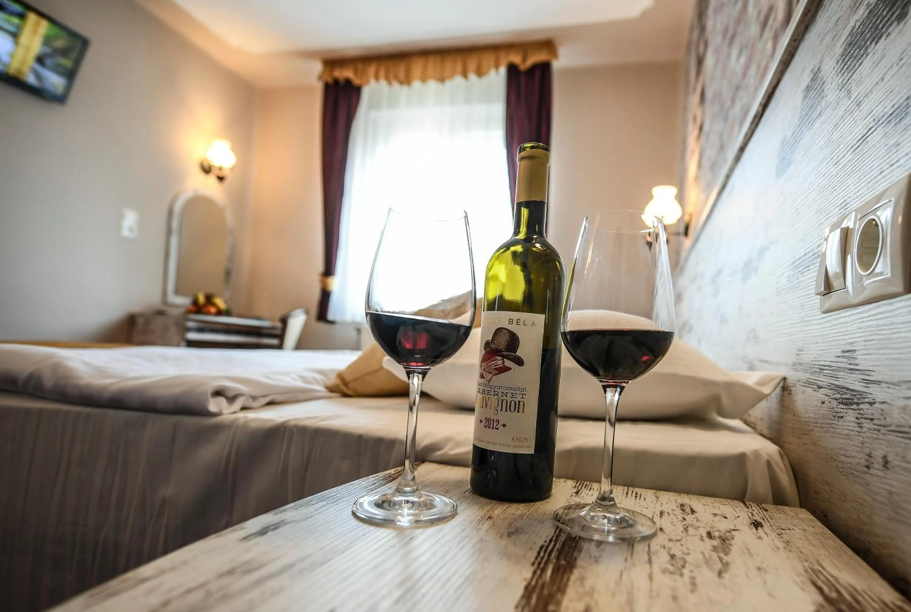 Bed in Hotel Korona Wellness, Rendezvény és Borszálloda