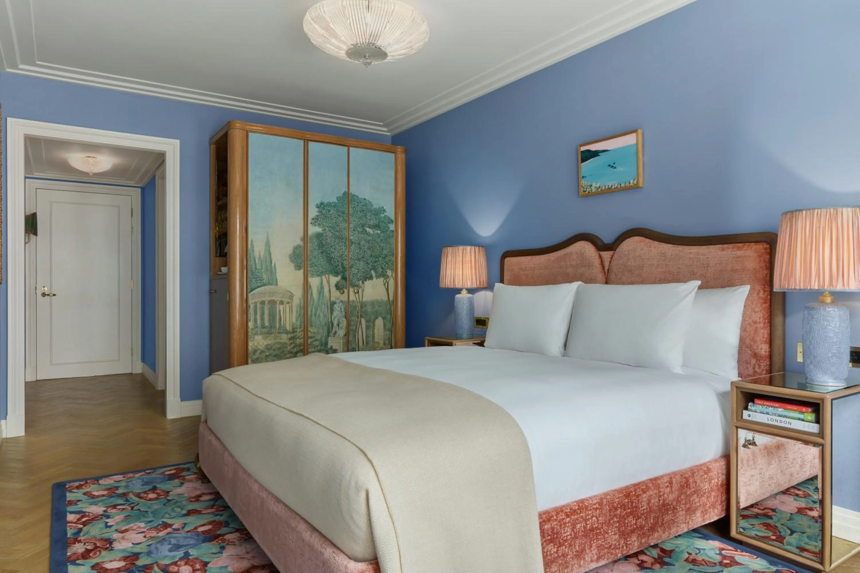 Photo of the whole room, Bed in Broadwick Soho