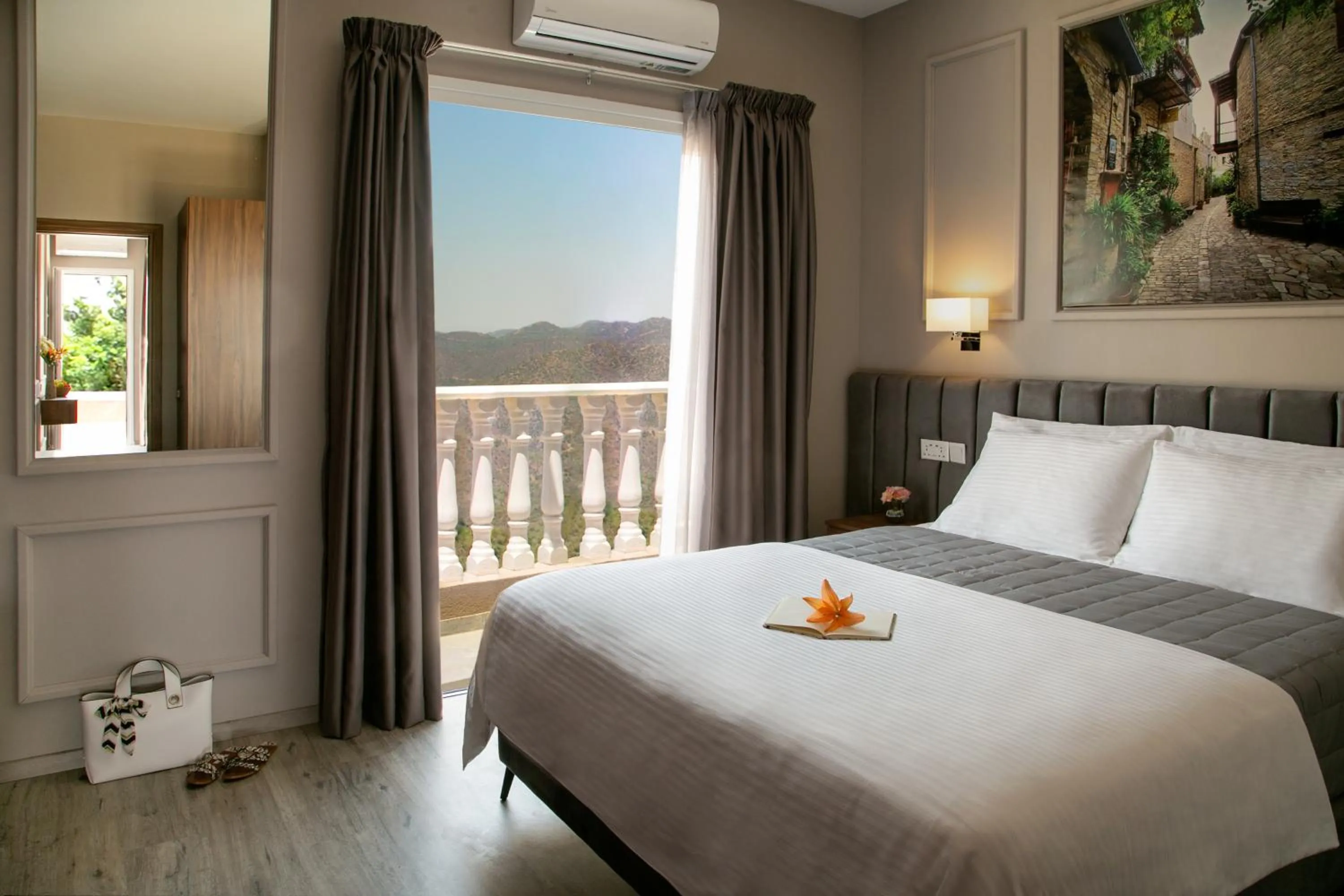 Bed in Archontiko Kiverniti