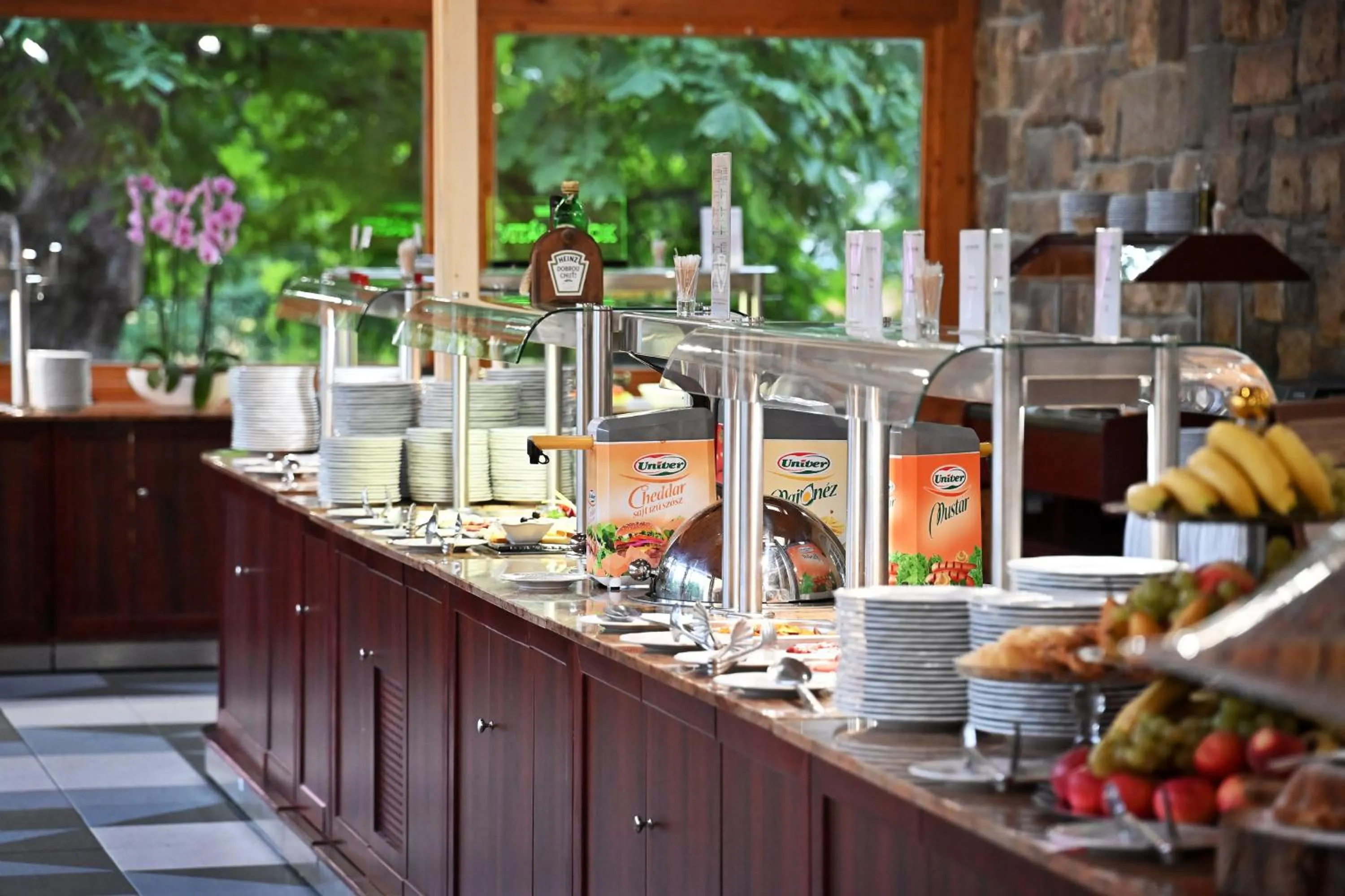 Food and drinks in Hotel Eger & Park