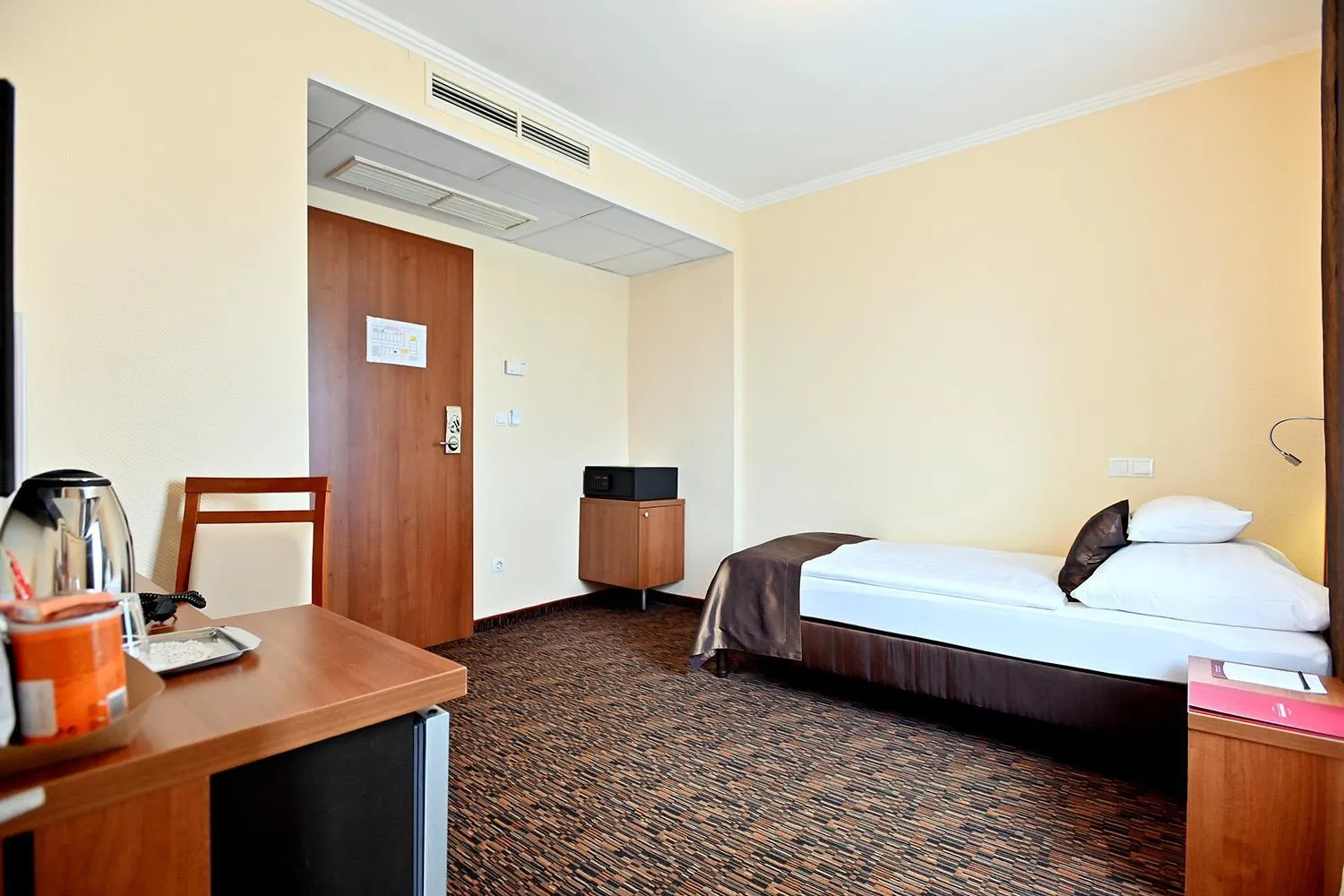 Bed in Hotel Eger & Park