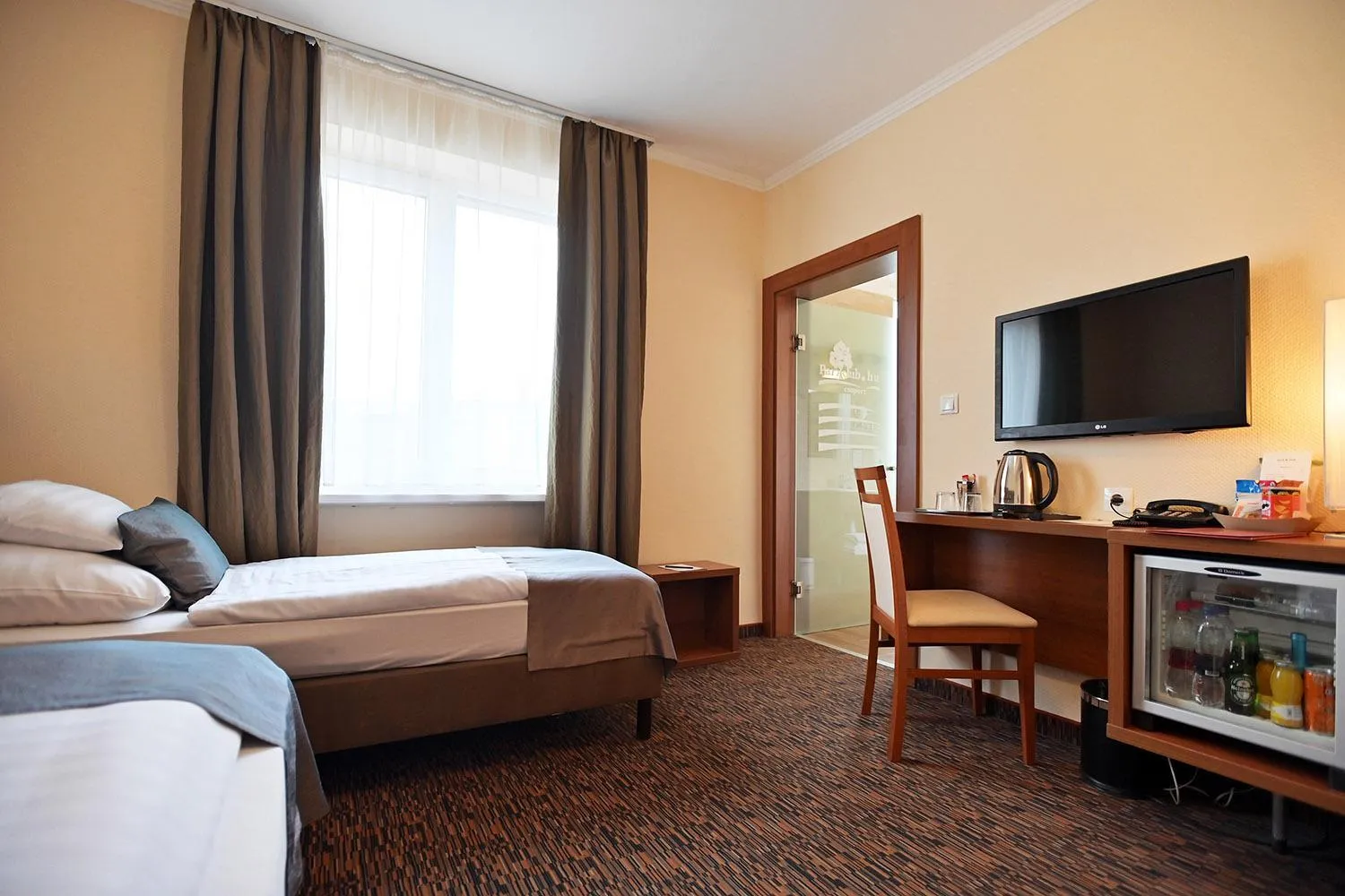 Bed in Hotel Eger & Park