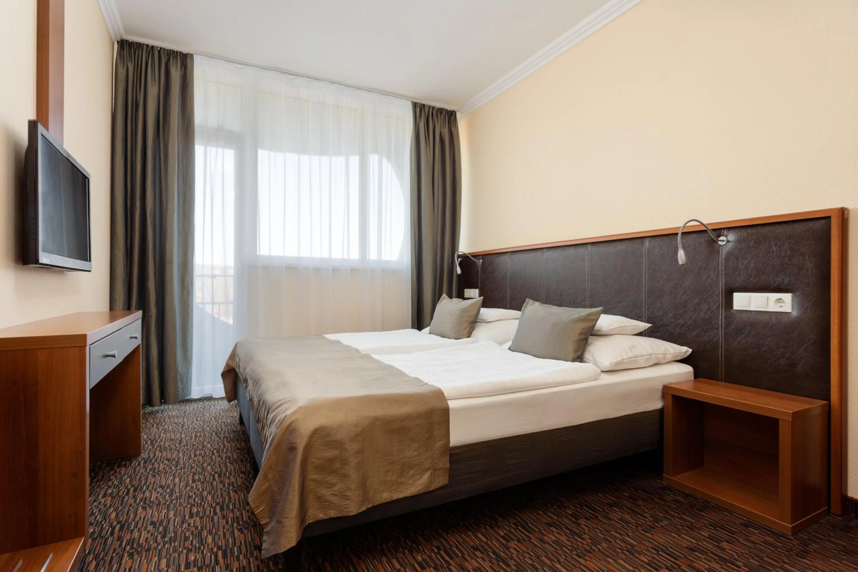 Bed in Hotel Eger & Park
