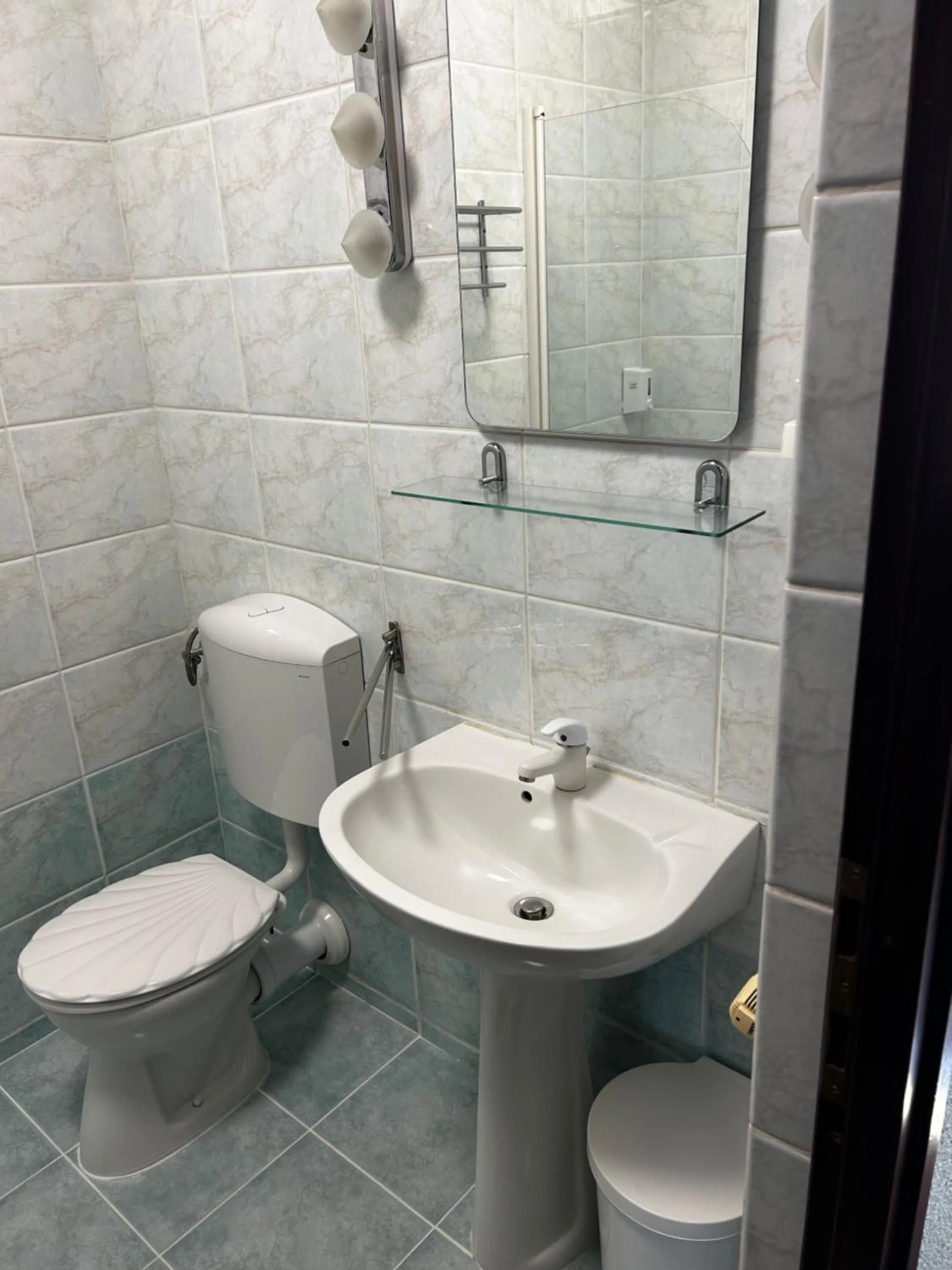 Toilet in Hotel Erzsébet