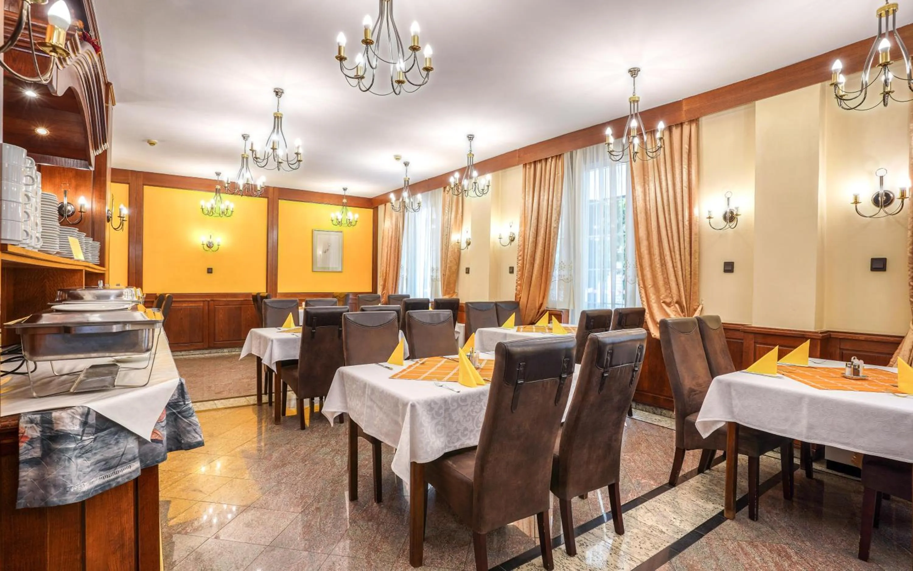 Restaurant/places to eat in Hotel Erzsébet