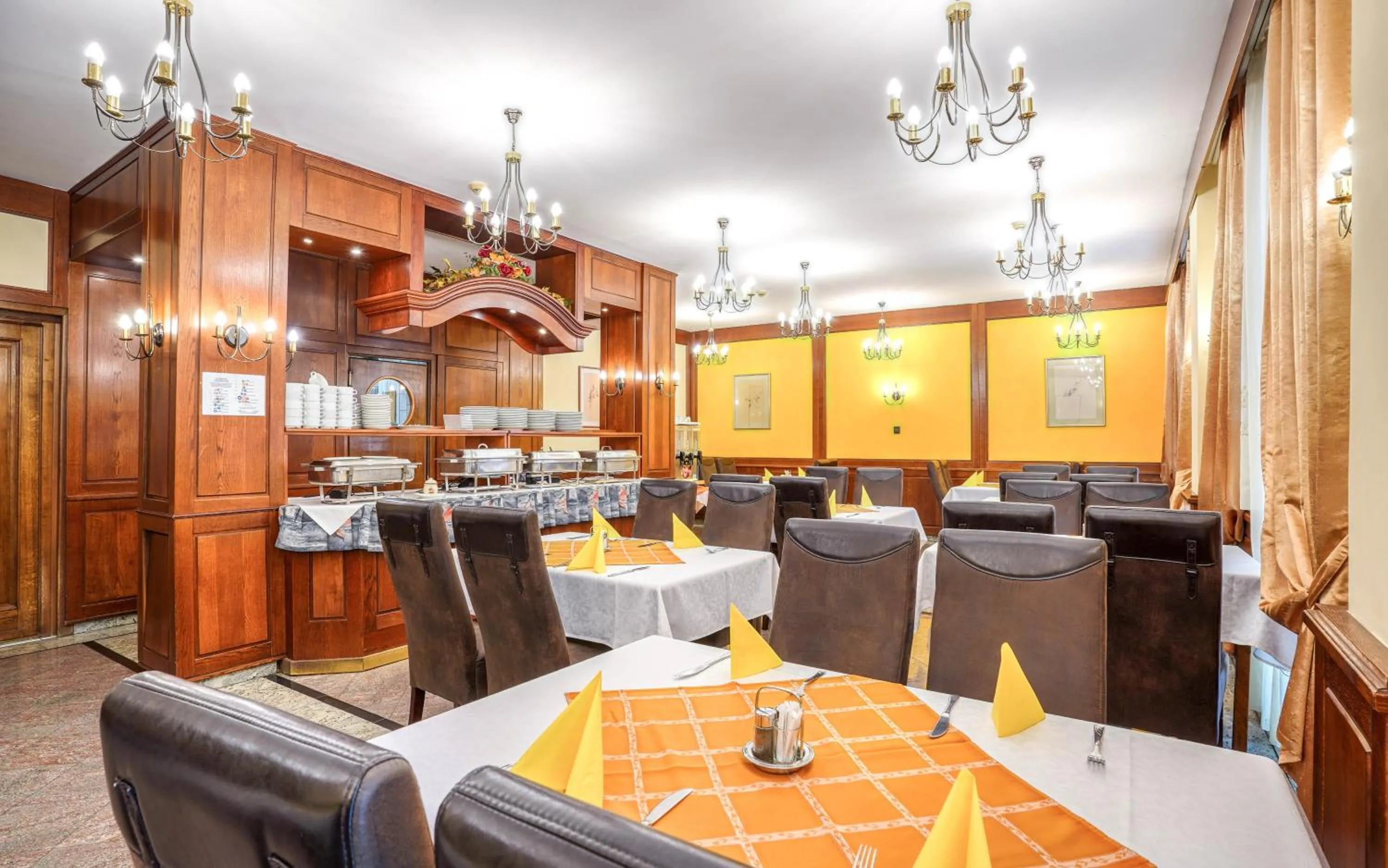 Restaurant/places to eat in Hotel Erzsébet