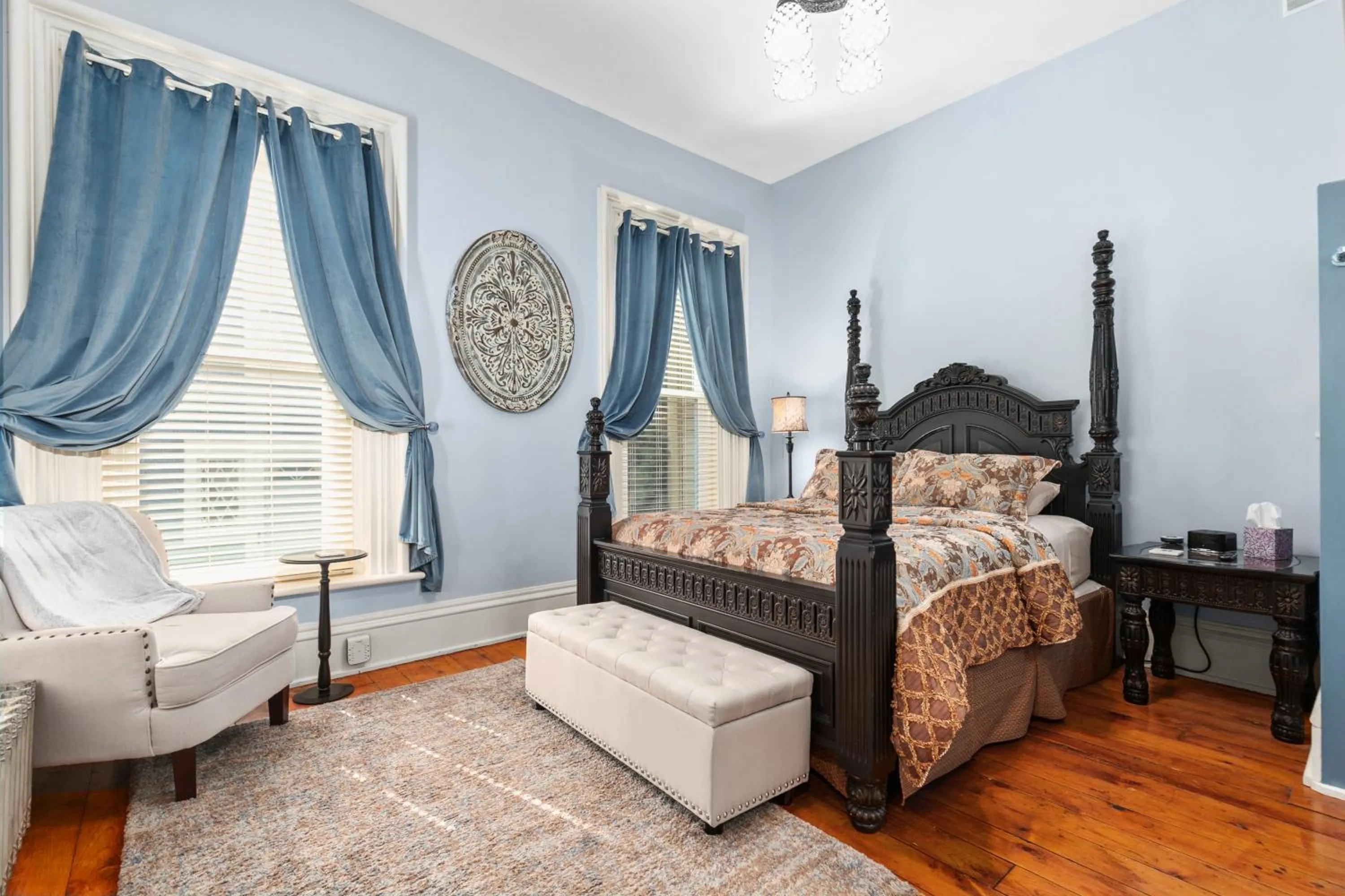Deluxe Queen Suite in Braywood Inn