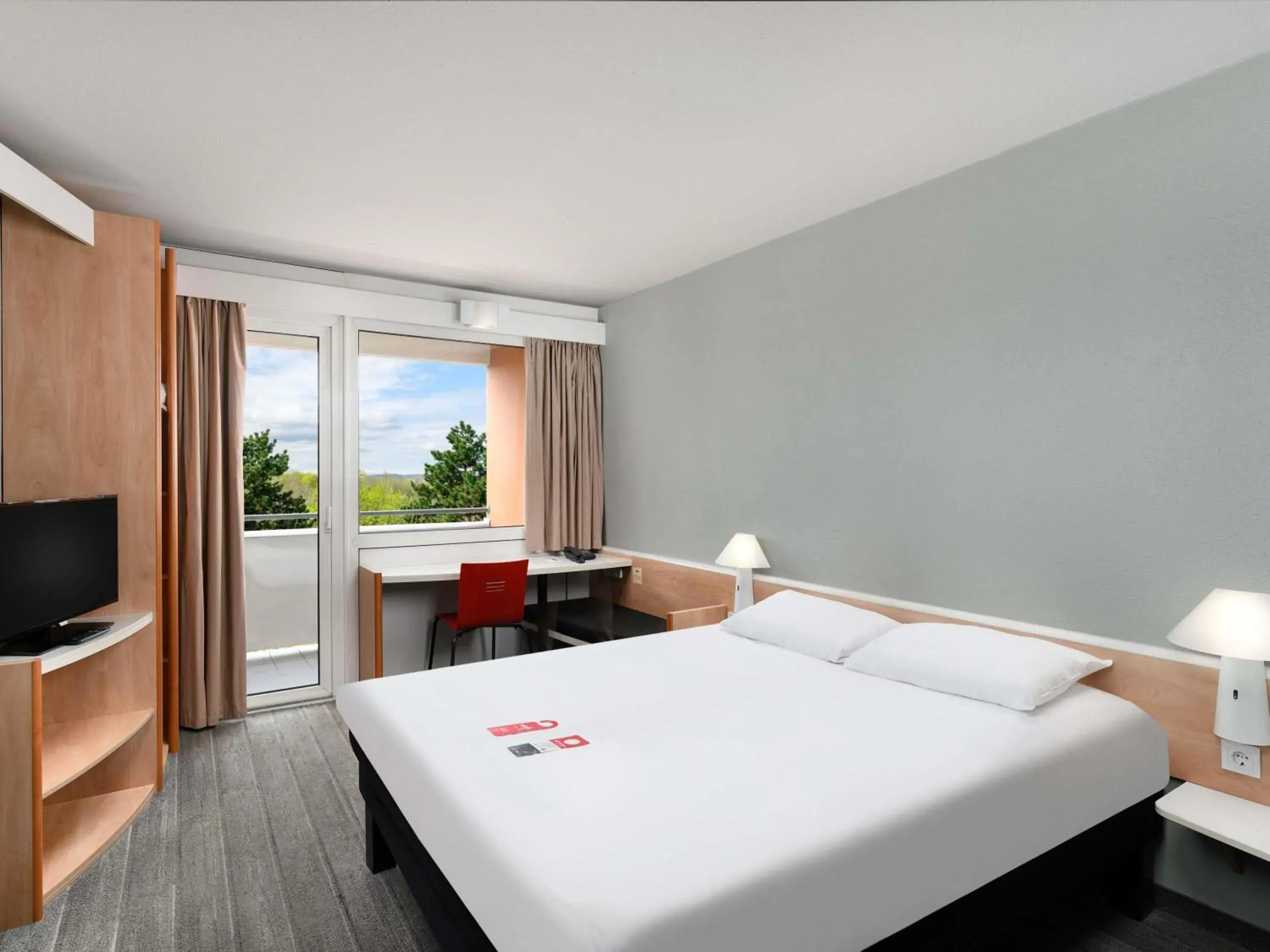 Bedroom, Bed in Ibis Budapest Citysouth Bedroom, Bed in Ibis Budapest Citysouth