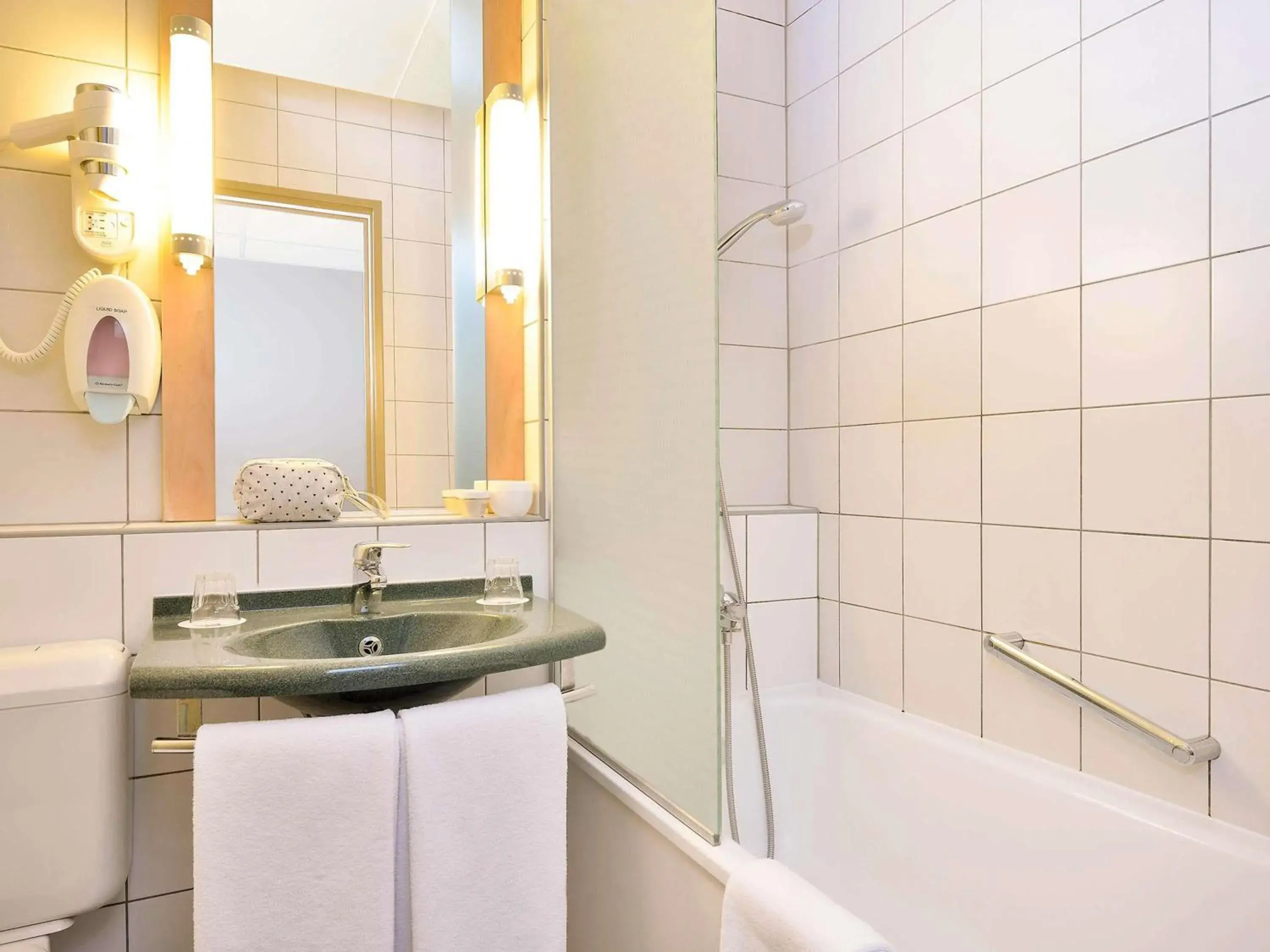 Bedroom in Ibis Budapest Citysouth Bedroom in Ibis Budapest Citysouth