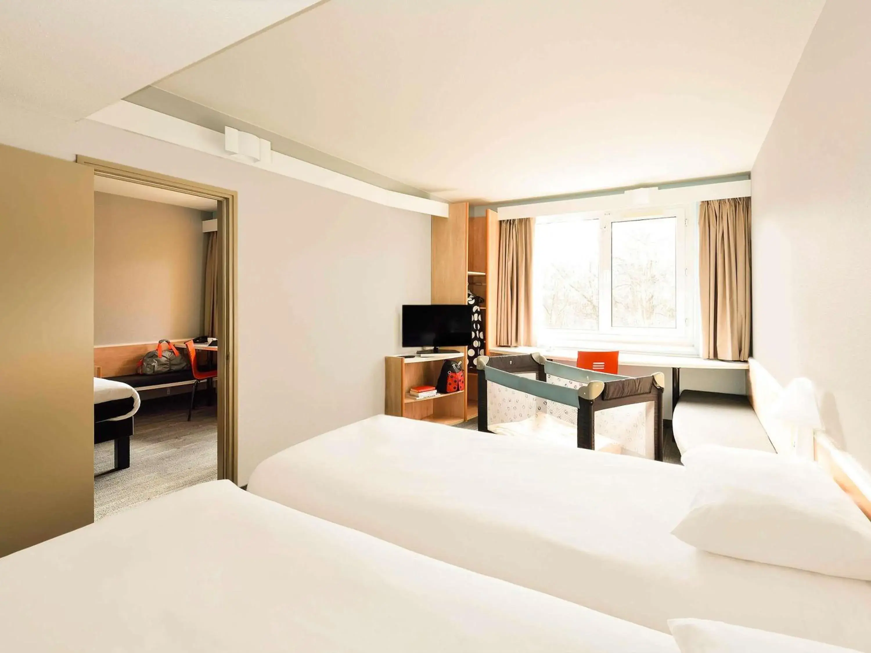 Bedroom, Bed in Ibis Budapest Citysouth Bedroom, Bed in Ibis Budapest Citysouth