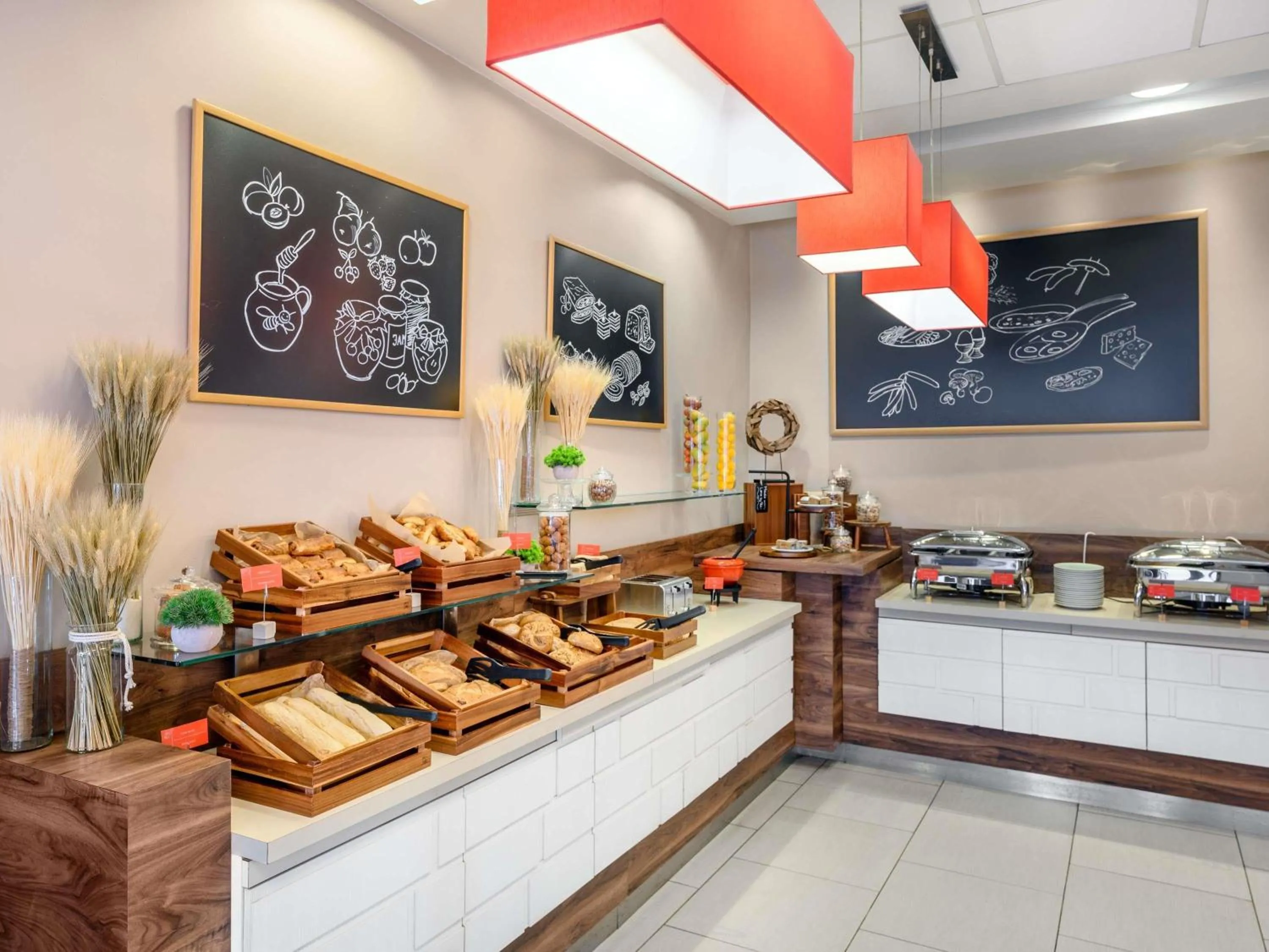 Restaurant/places to eat in Ibis Budapest Citysouth