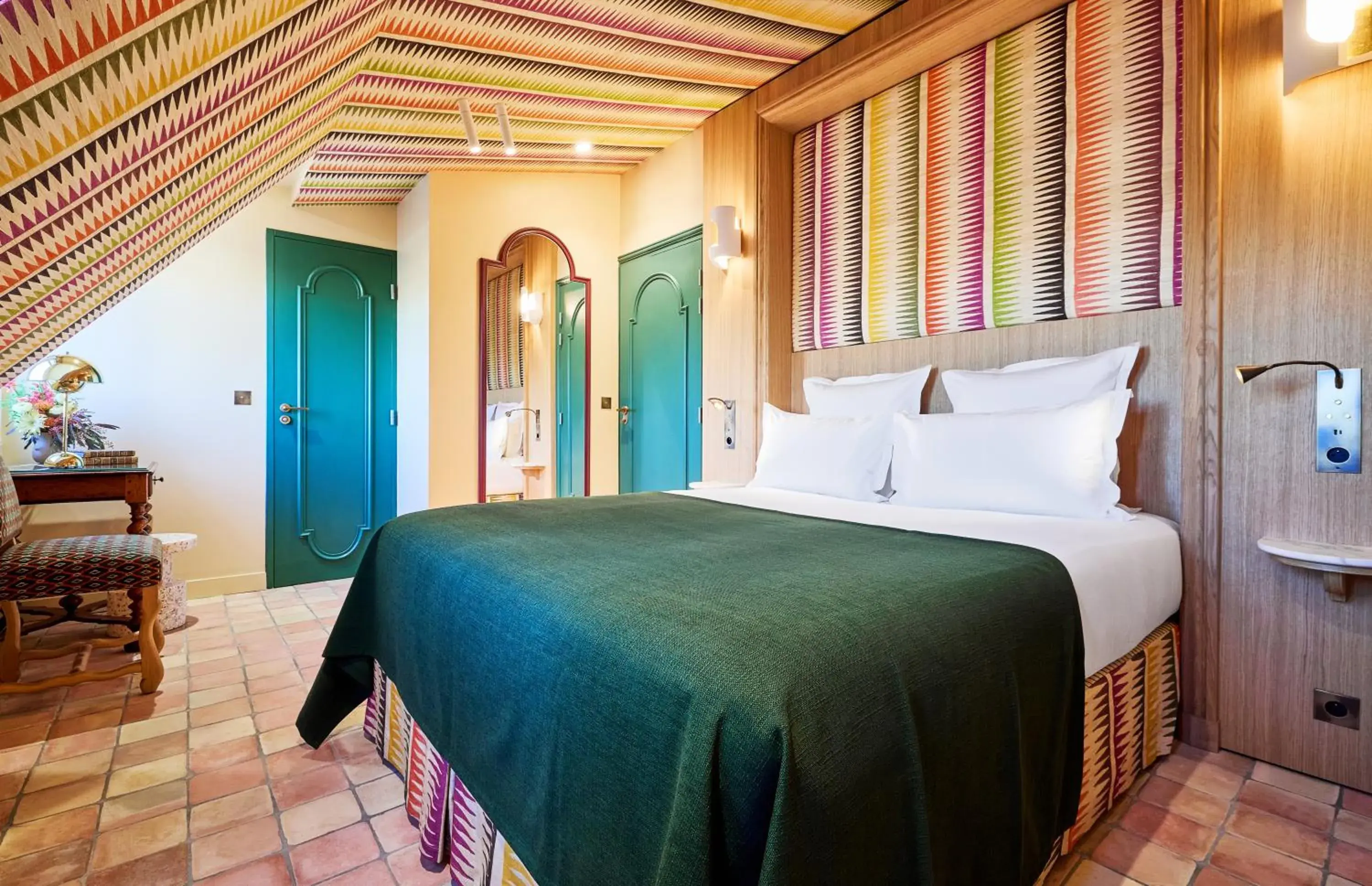 Bed in Hôtel Prince de Conti - Hôtel Rénové Bed in Hôtel Prince de Conti - Hôtel Rénové