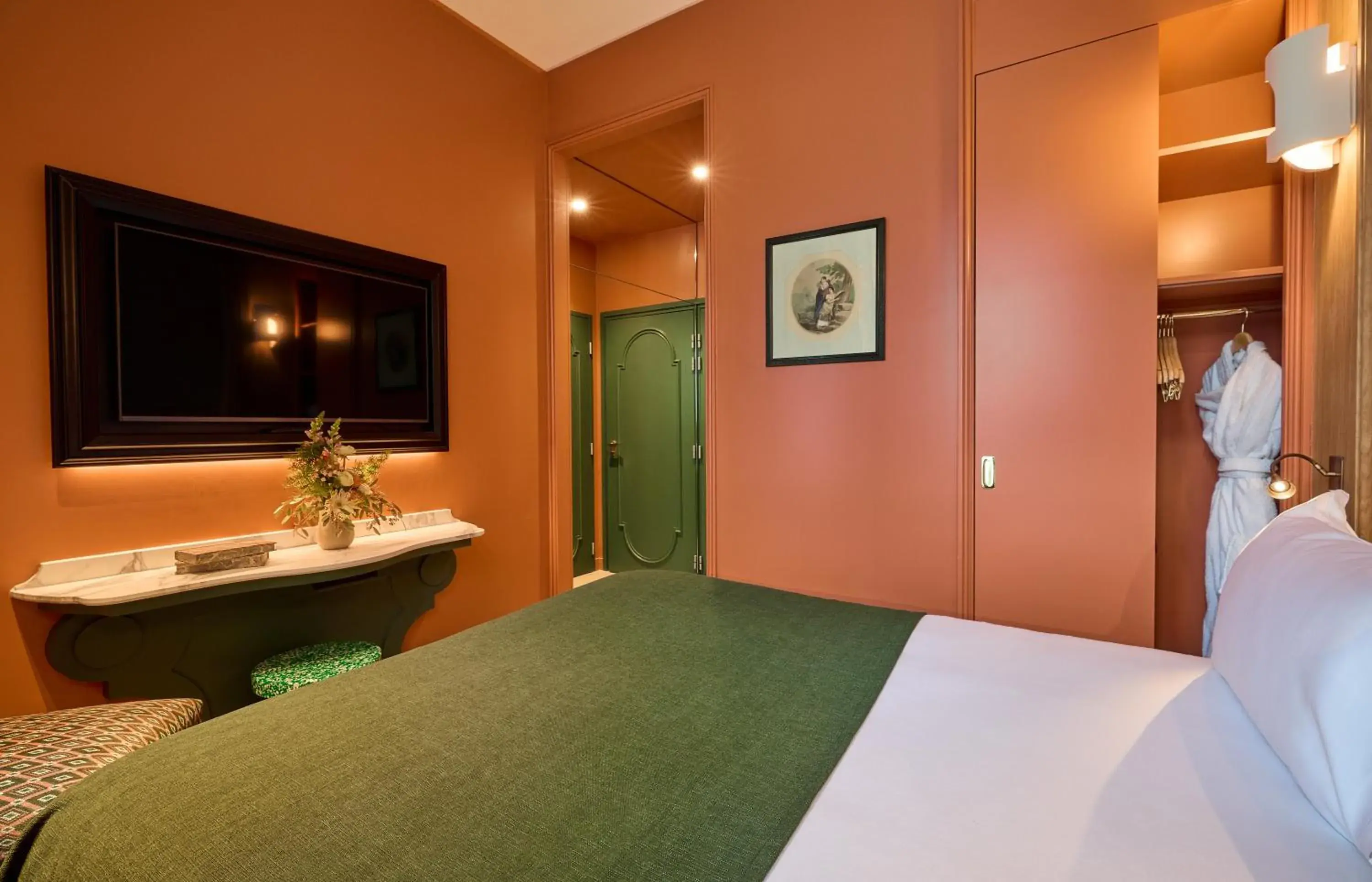 Bed in Hôtel Prince de Conti - Hôtel Rénové Bed in Hôtel Prince de Conti - Hôtel Rénové