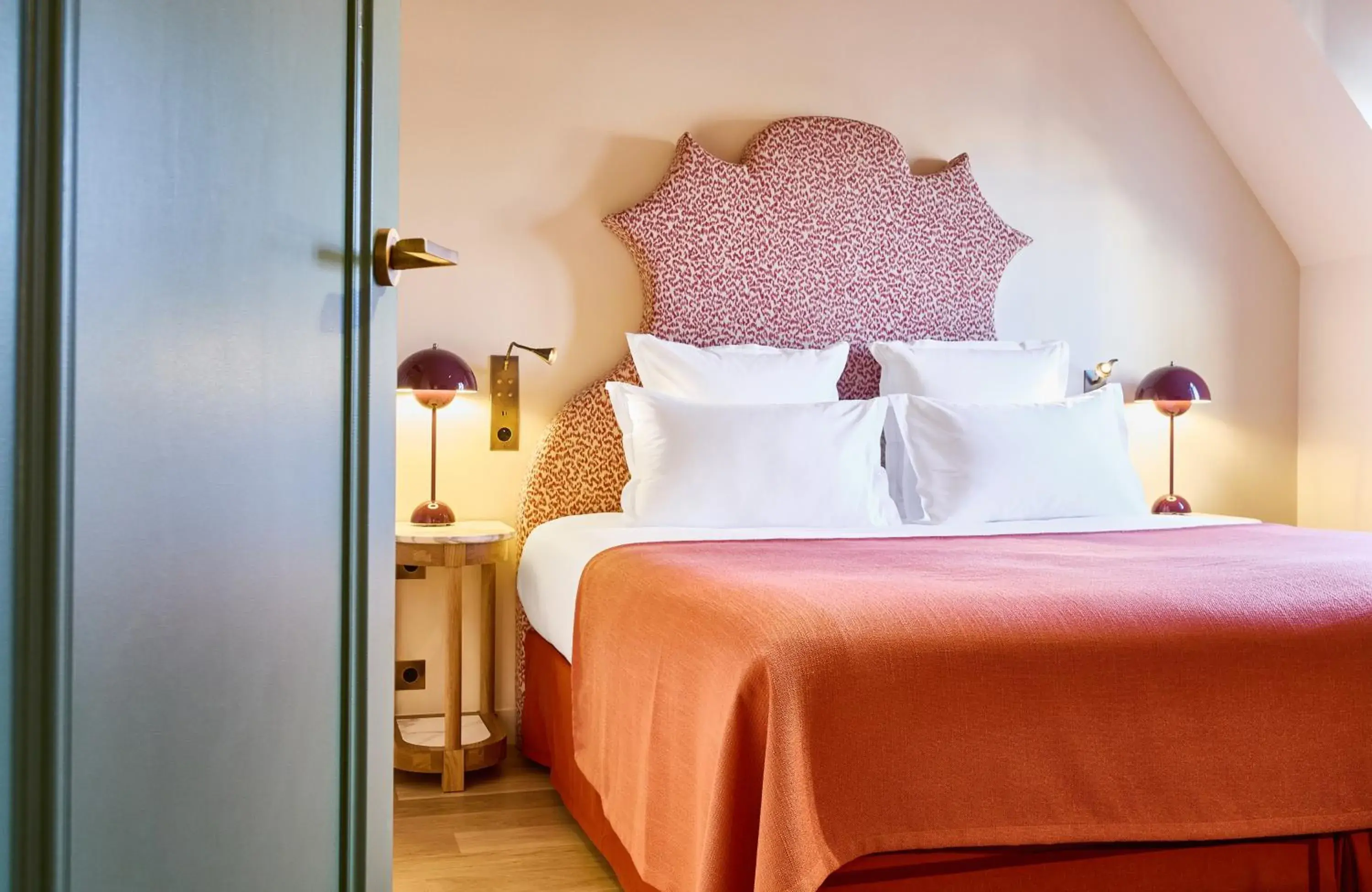 Bed in Hôtel Prince de Conti - Hôtel Rénové Bed in Hôtel Prince de Conti - Hôtel Rénové