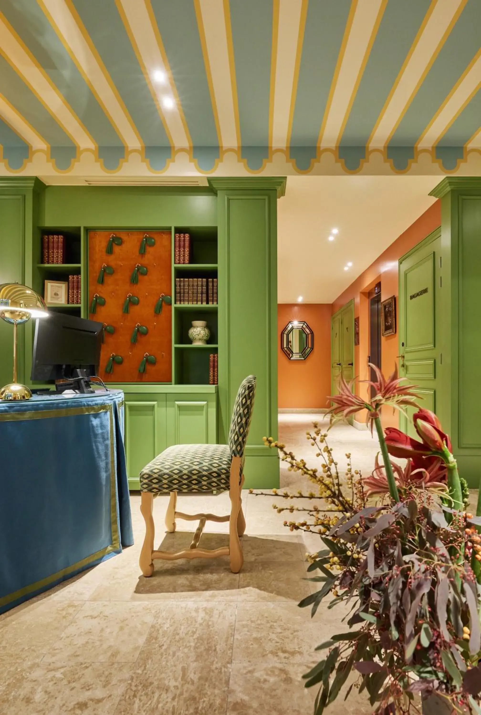 Lobby or reception in Hôtel Prince de Conti - Hôtel Rénové Lobby or reception in Hôtel Prince de Conti - Hôtel Rénové