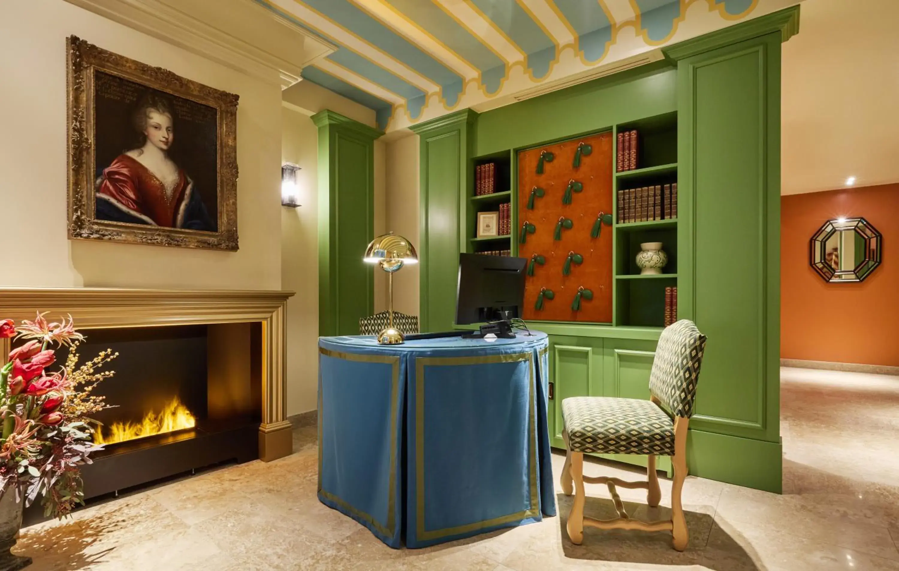 Lobby or reception in Hôtel Prince de Conti - Hôtel Rénové Lobby or reception in Hôtel Prince de Conti - Hôtel Rénové