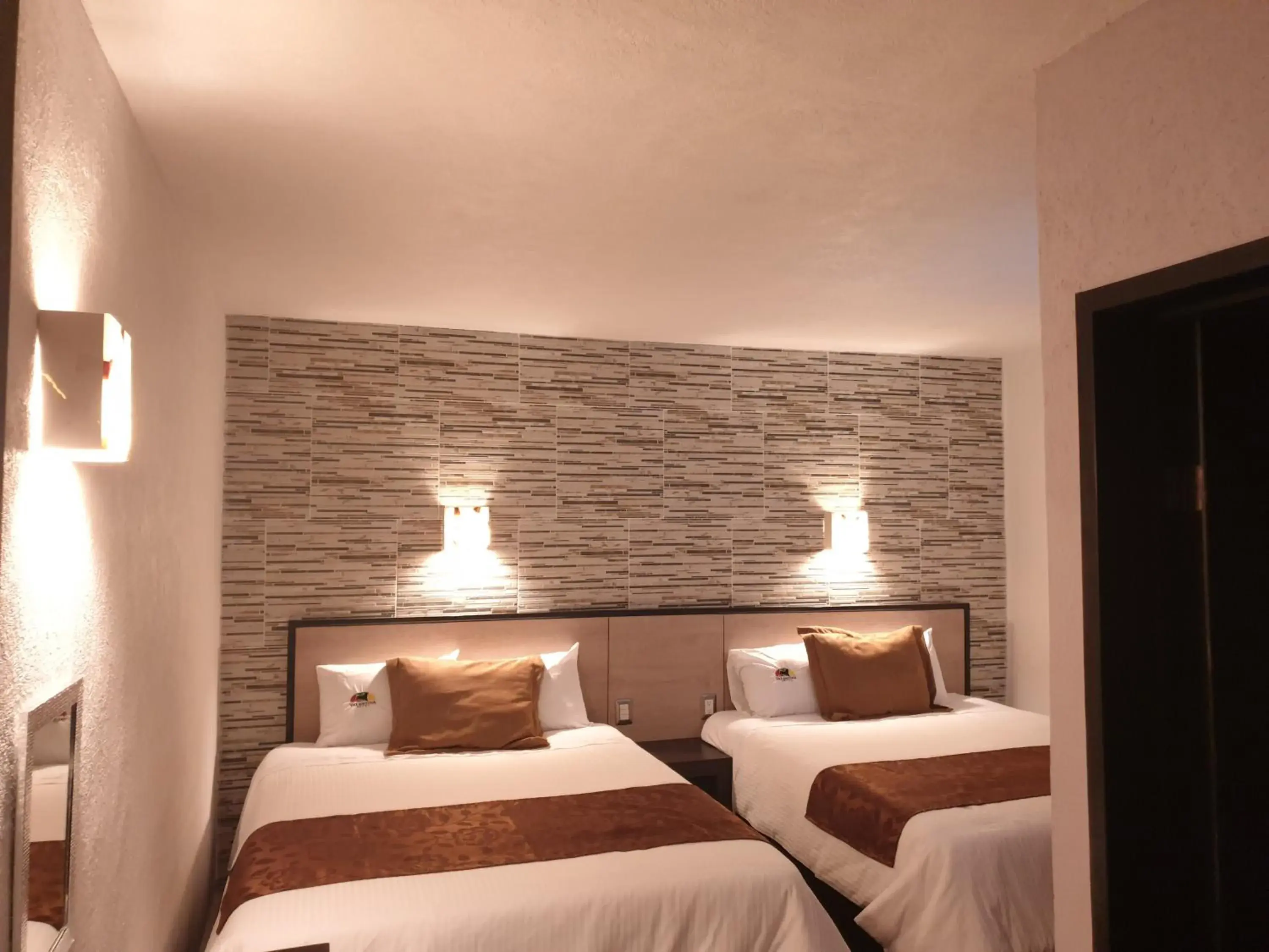 Twin Room in Hotel Don Carlos Twin Room in Hotel Don Carlos