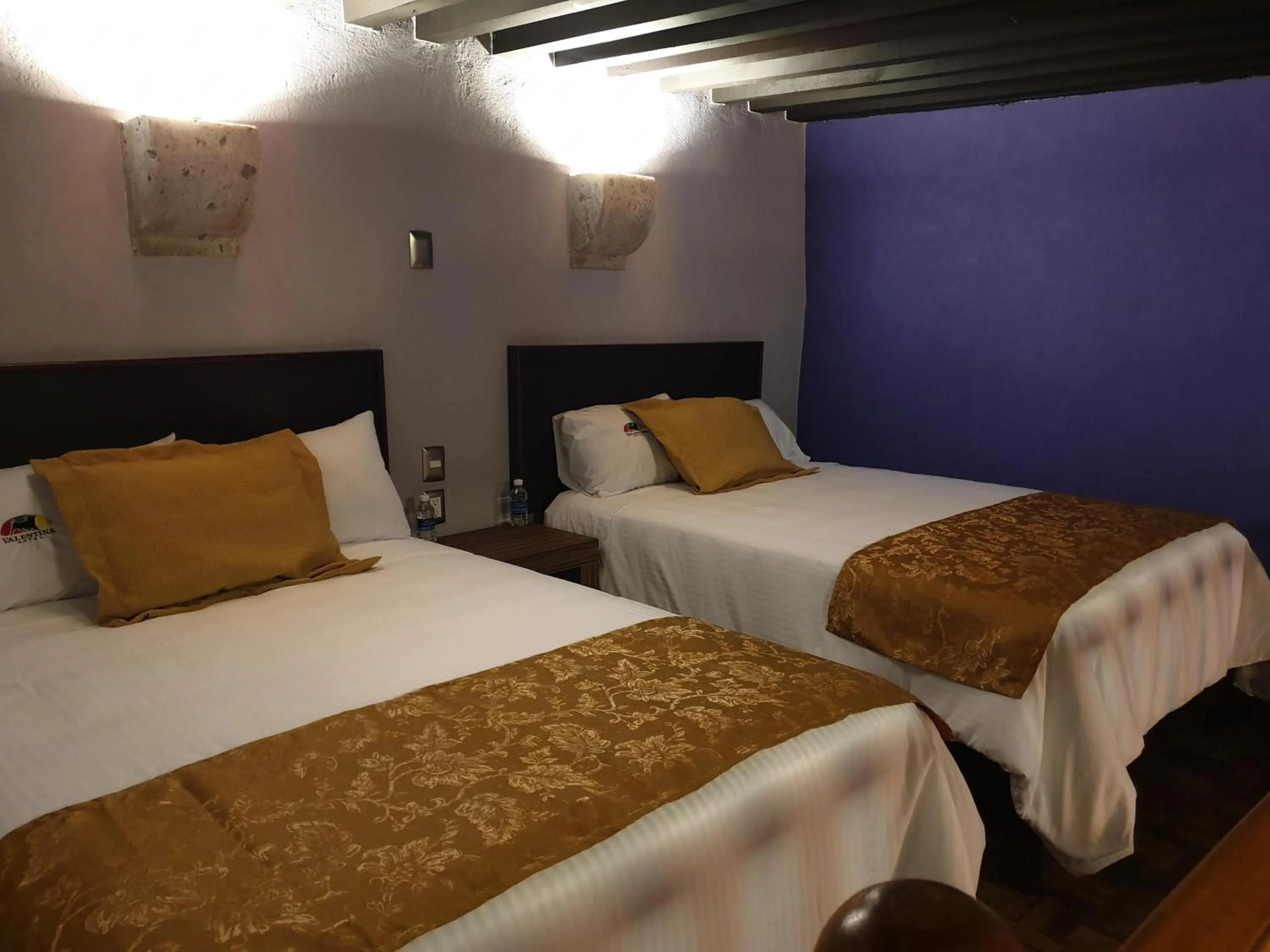 Photo of the whole room, Bed in Hotel Don Carlos