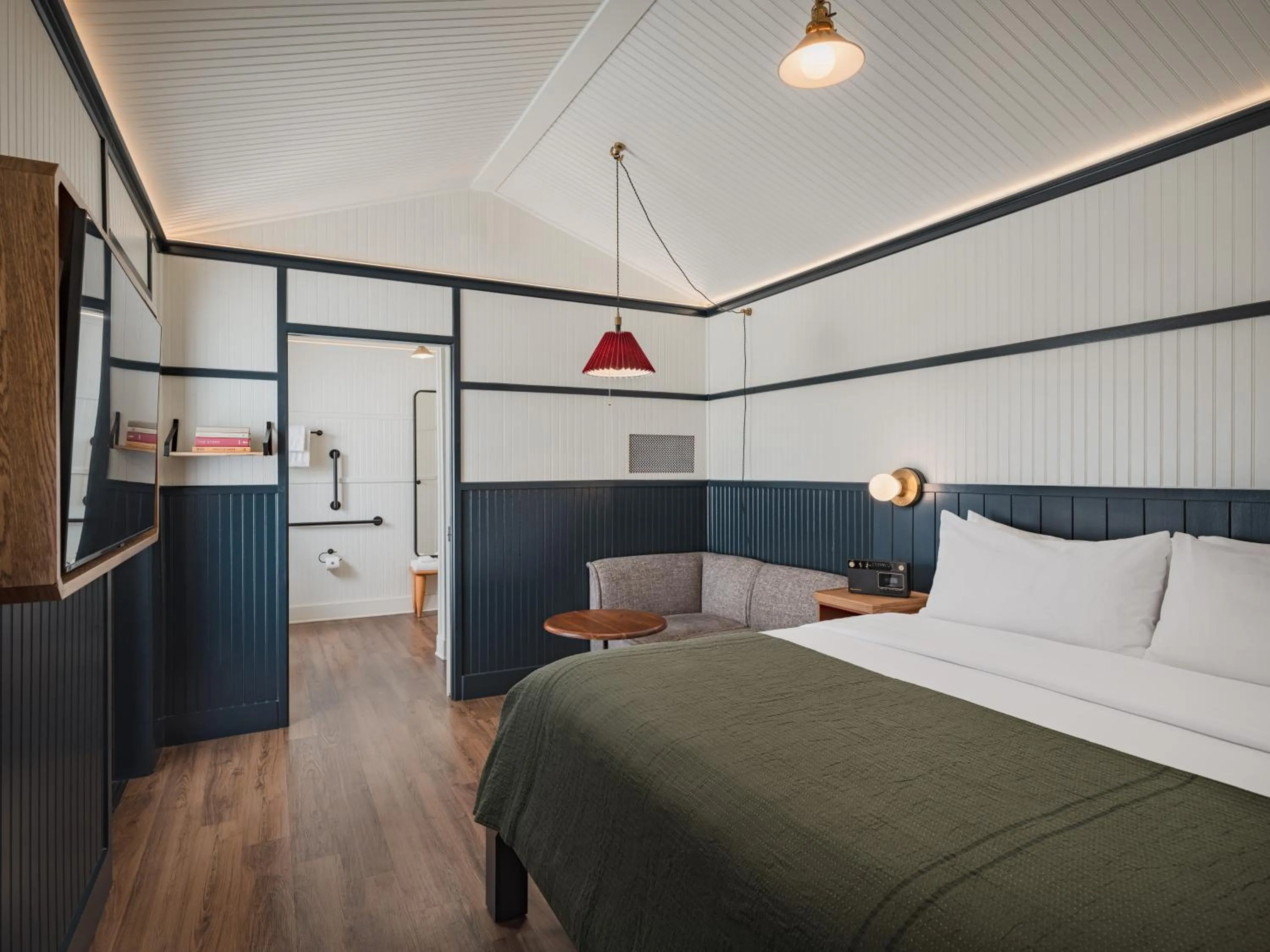 Bedroom, Bed in High Country Motor Lodge - Near NAU and Downtown