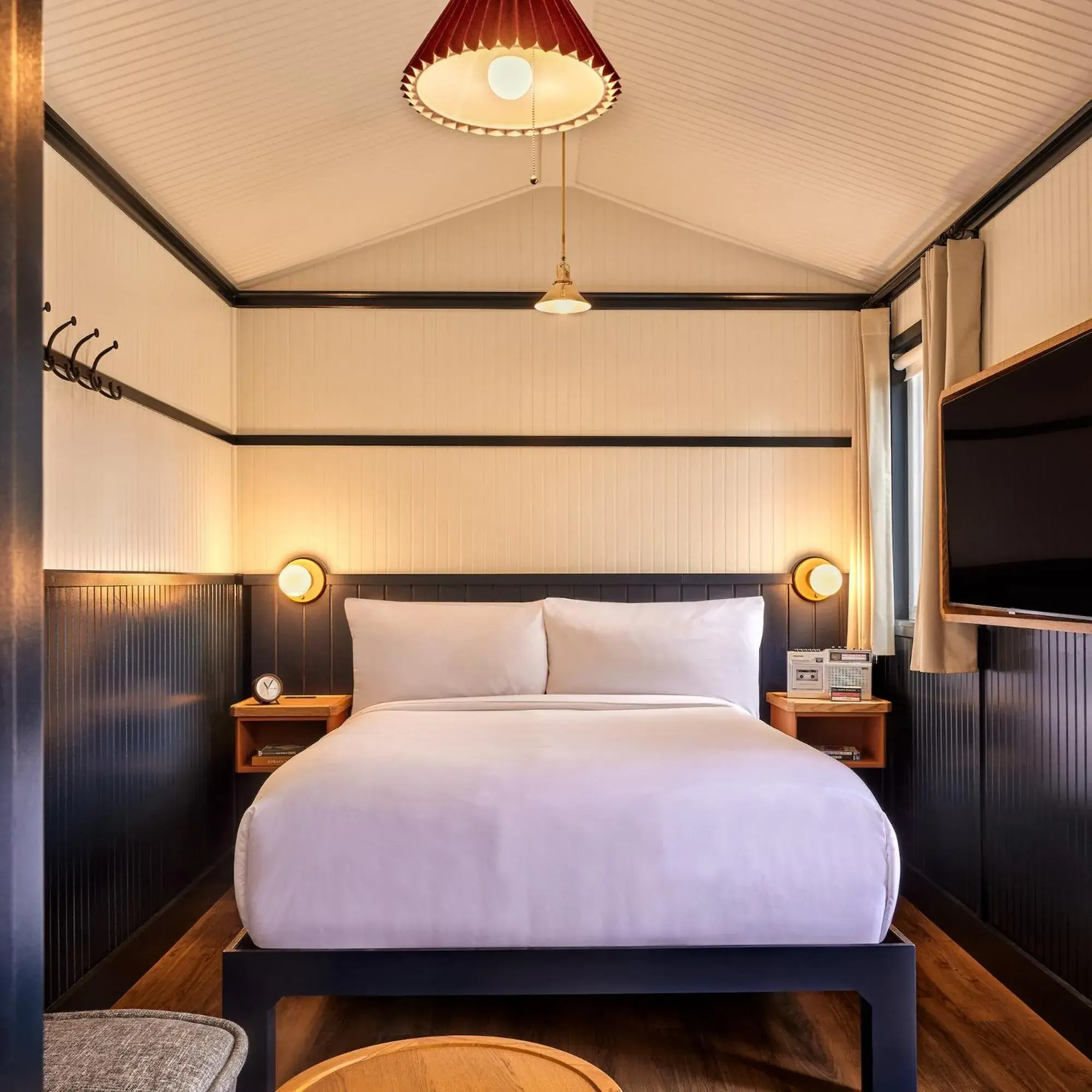 Bedroom, Bed in High Country Motor Lodge - Near NAU and Downtown Bedroom, Bed in High Country Motor Lodge - Near NAU and Downtown