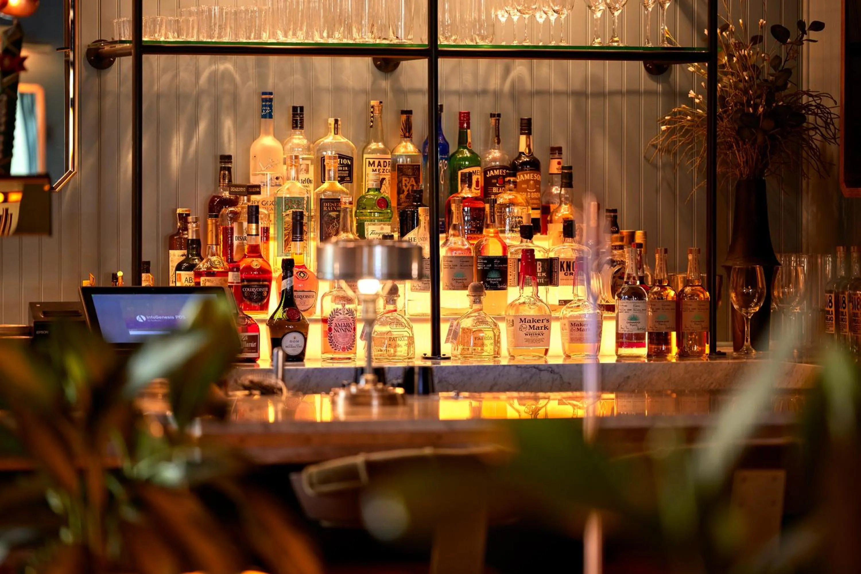 Lounge or bar in High Country Motor Lodge - Near NAU and Downtown