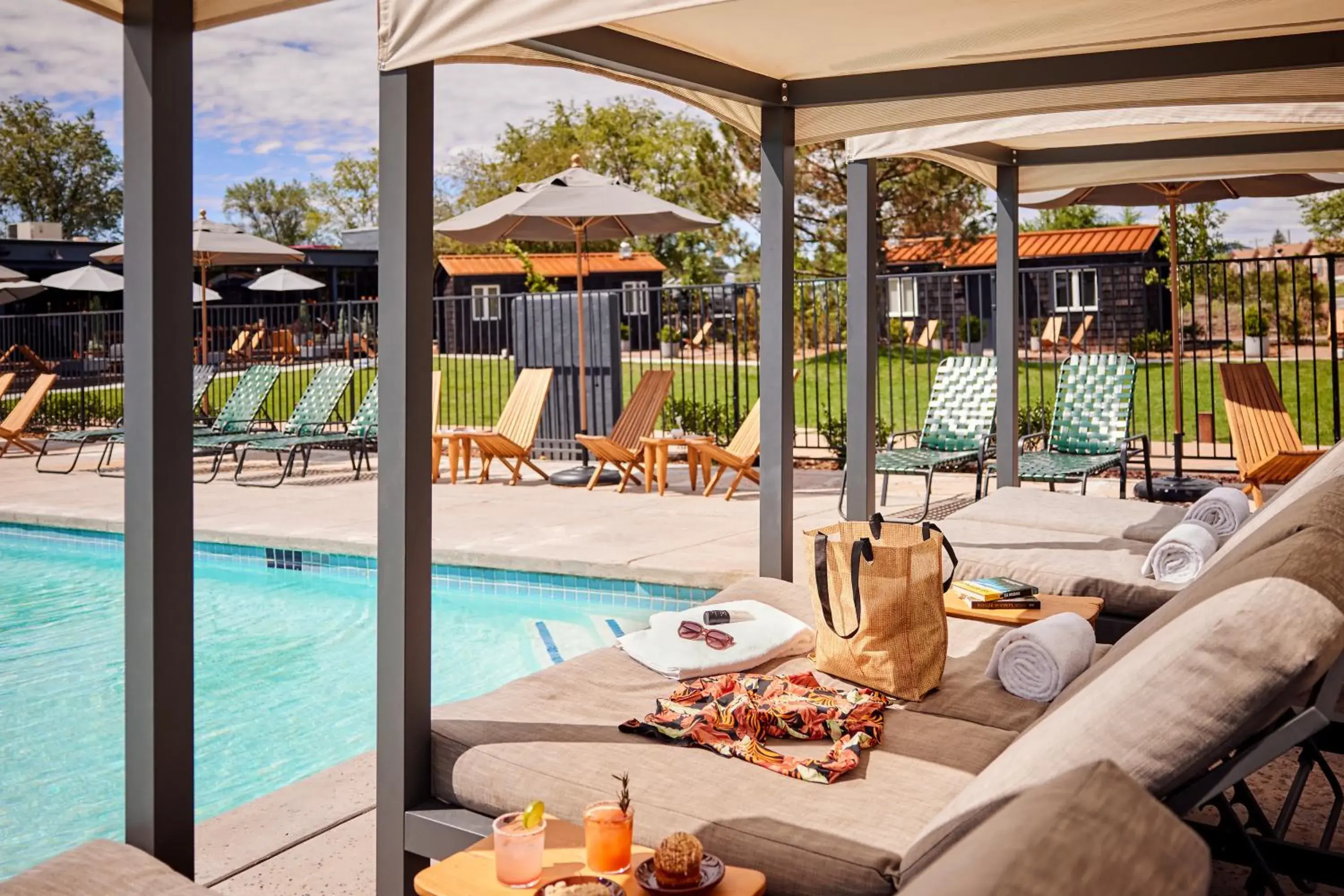 Swimming pool in High Country Motor Lodge - Near NAU and Downtown Swimming pool in High Country Motor Lodge - Near NAU and Downtown