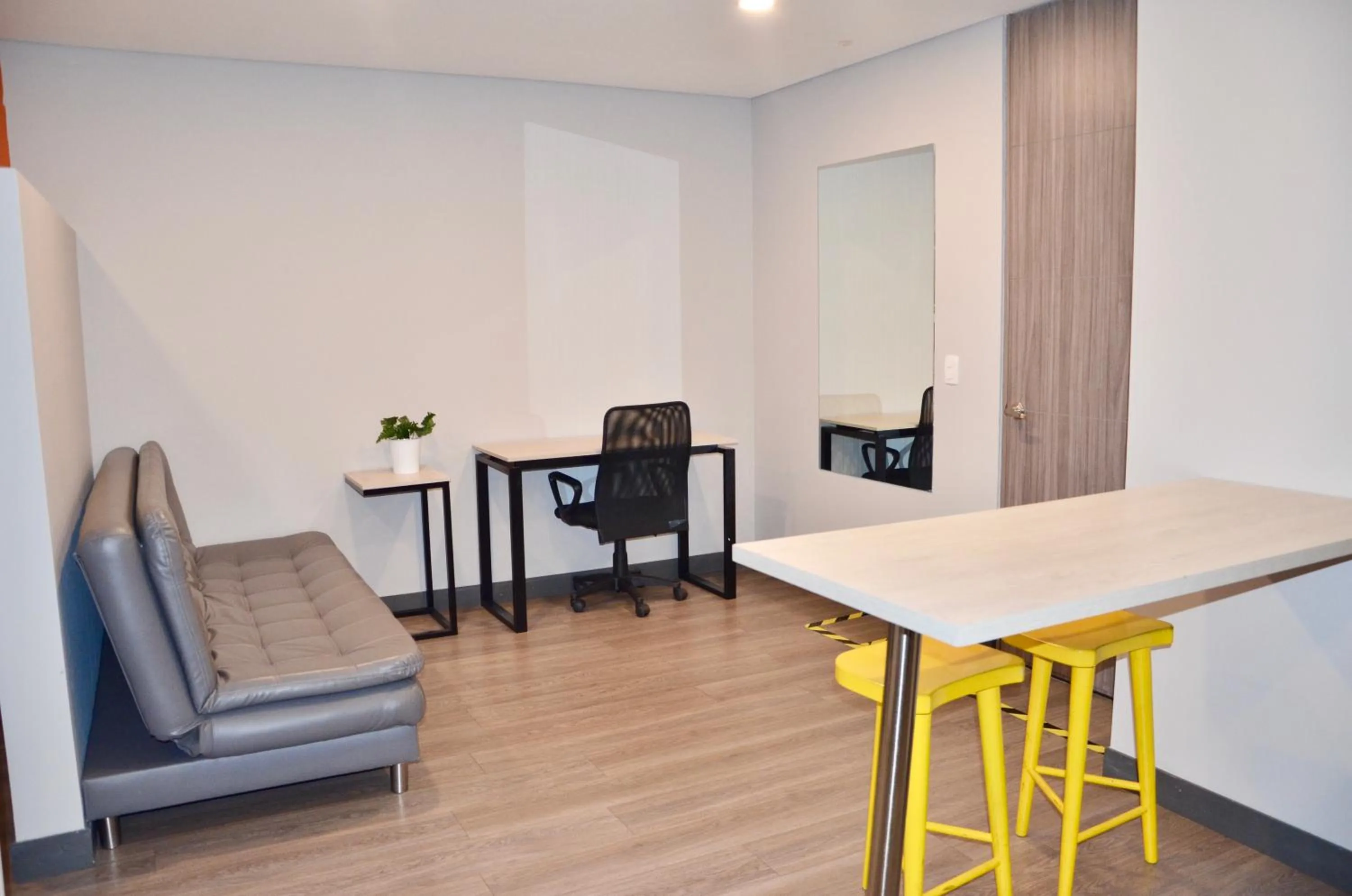 Seating area in Suites Home 118 By SHG