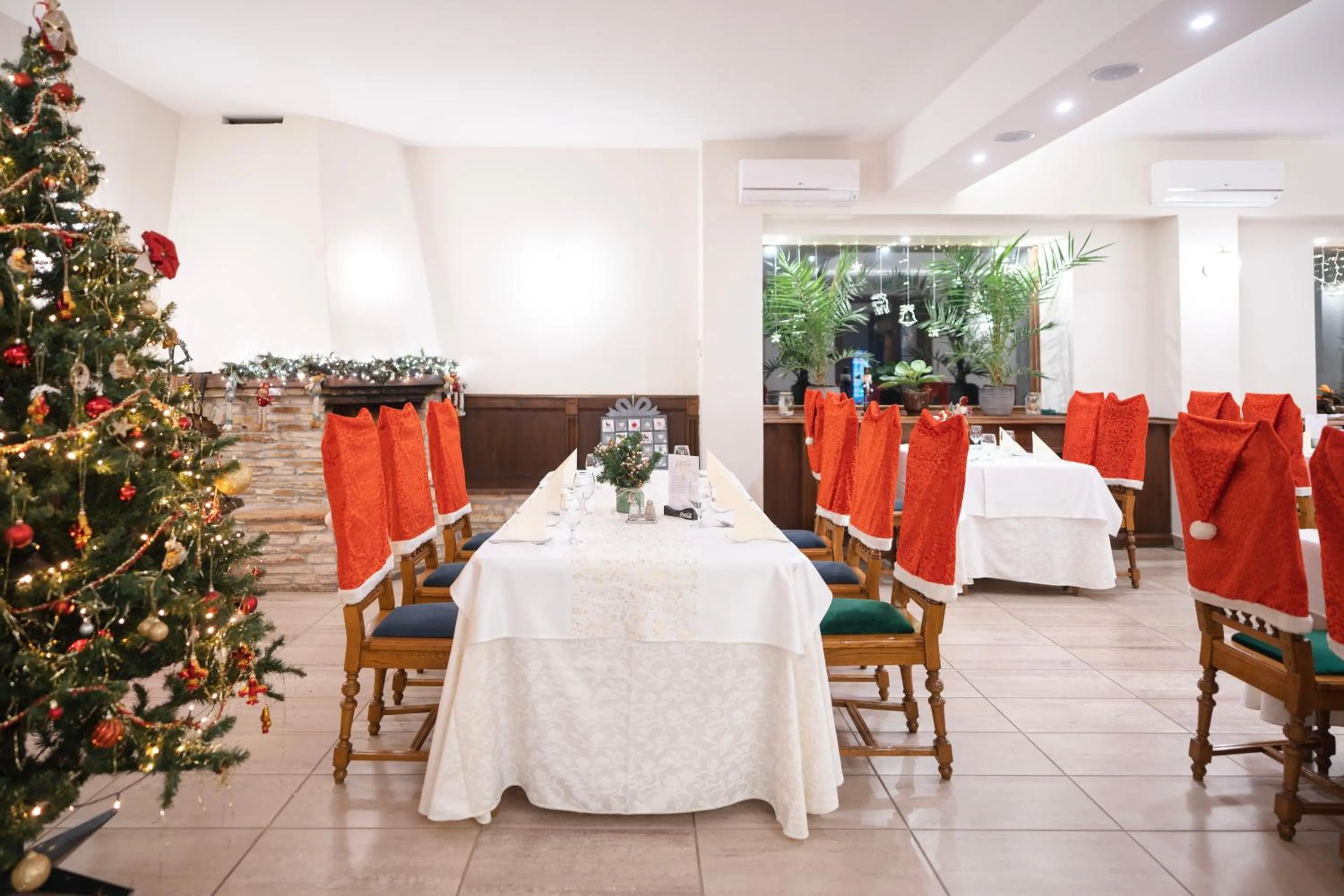 Restaurant/places to eat in Kikelet Club Hotel