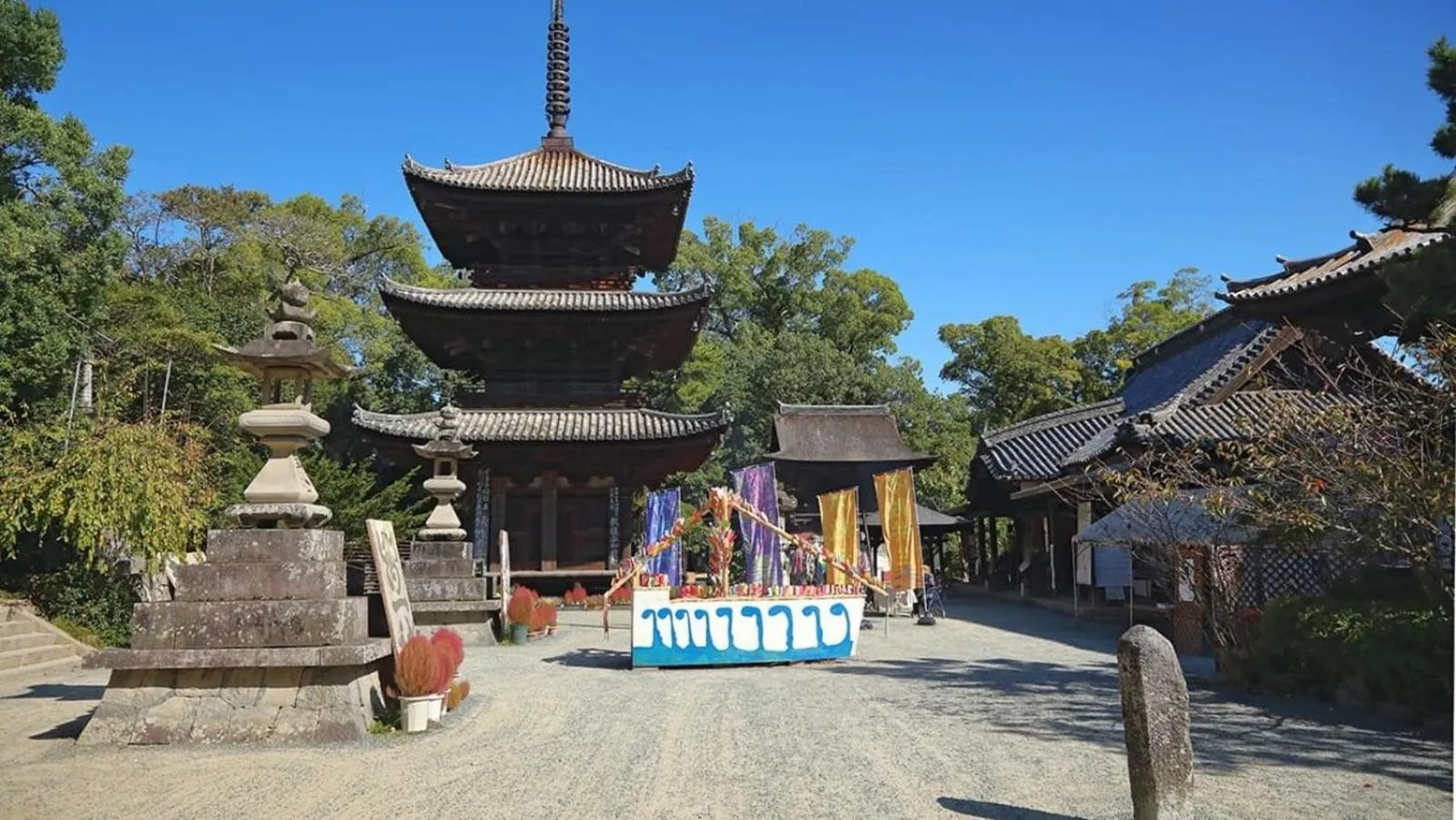 Nearby landmark in REF Matsuyama City Station by VESSEL HOTELS