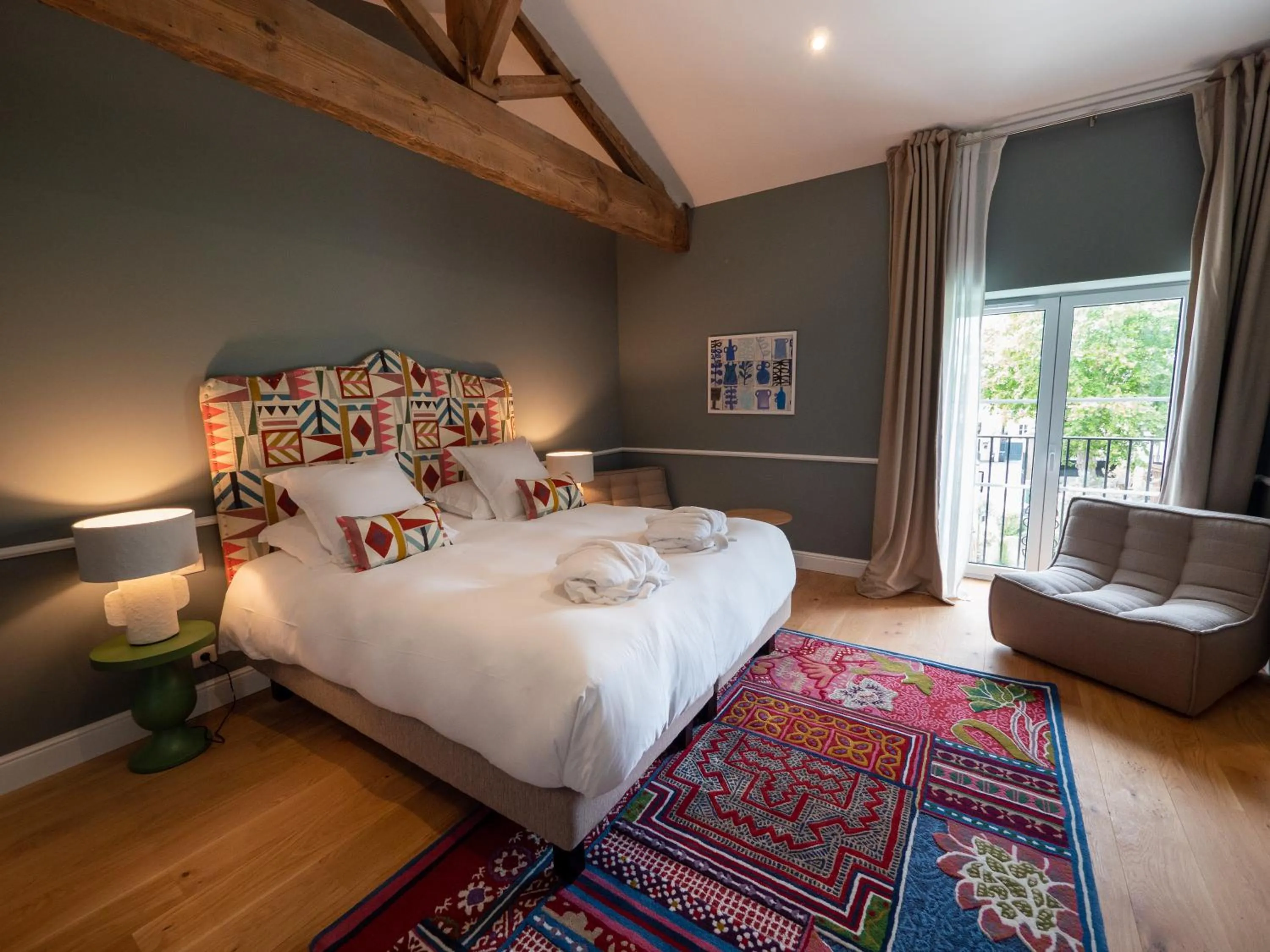 Photo of the whole room, Bed in Hôtel Maison Pavlov - Restaurant & Spa - Bordeaux Bouscat