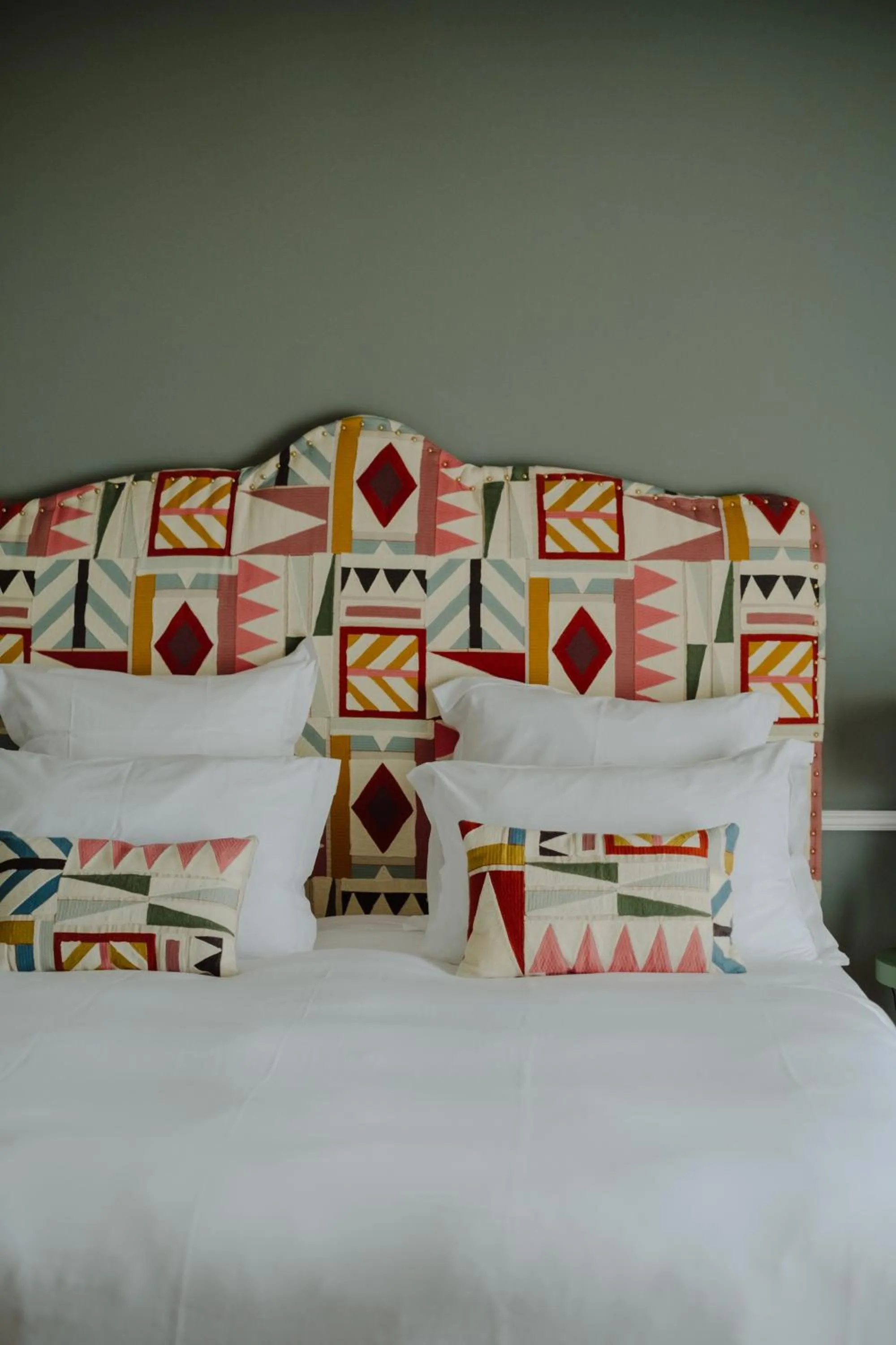 Property building, Bed in Hôtel Maison Pavlov - Restaurant & Spa - Bordeaux Bouscat