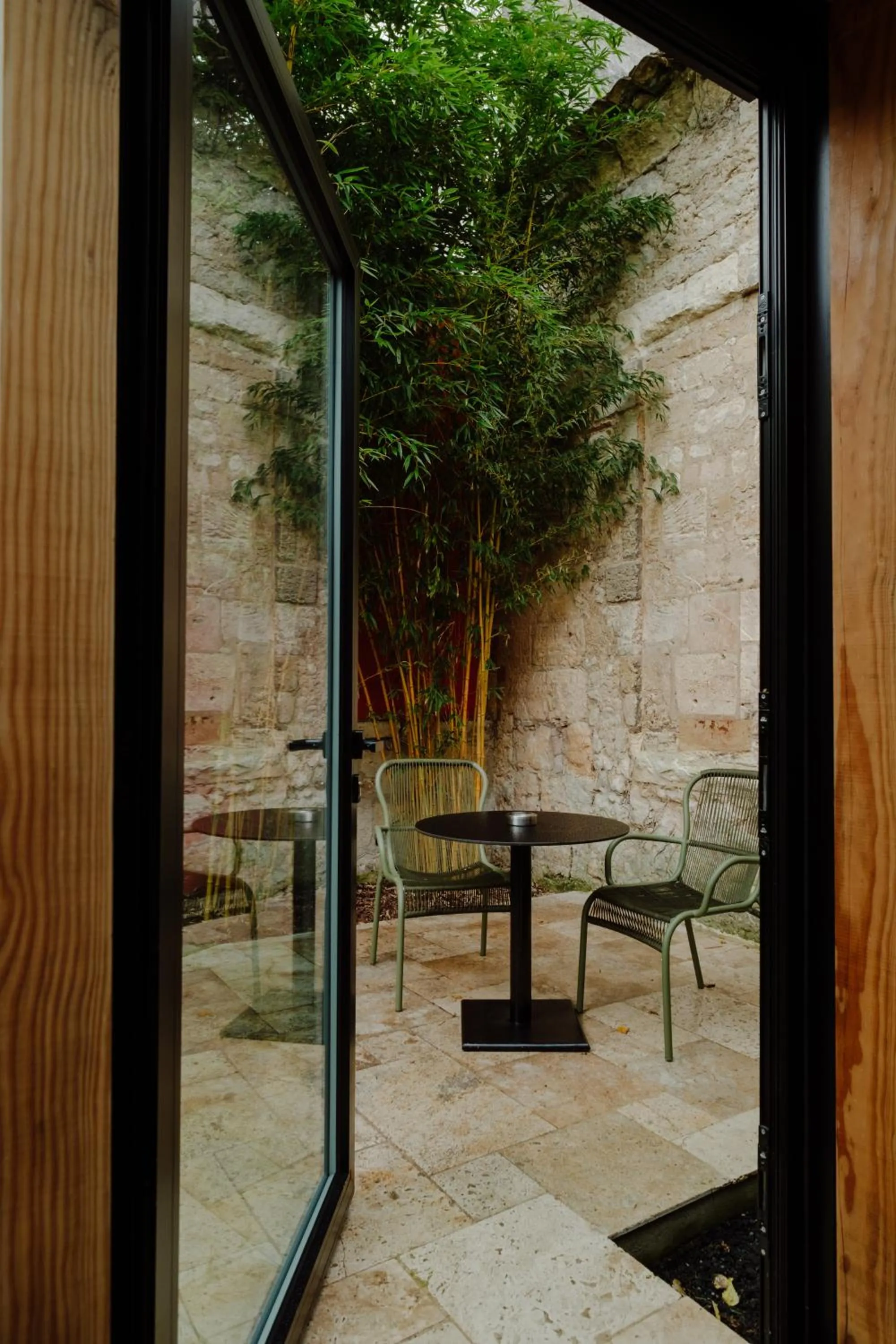 Patio in Hôtel Maison Pavlov - Restaurant & Spa - Bordeaux Bouscat