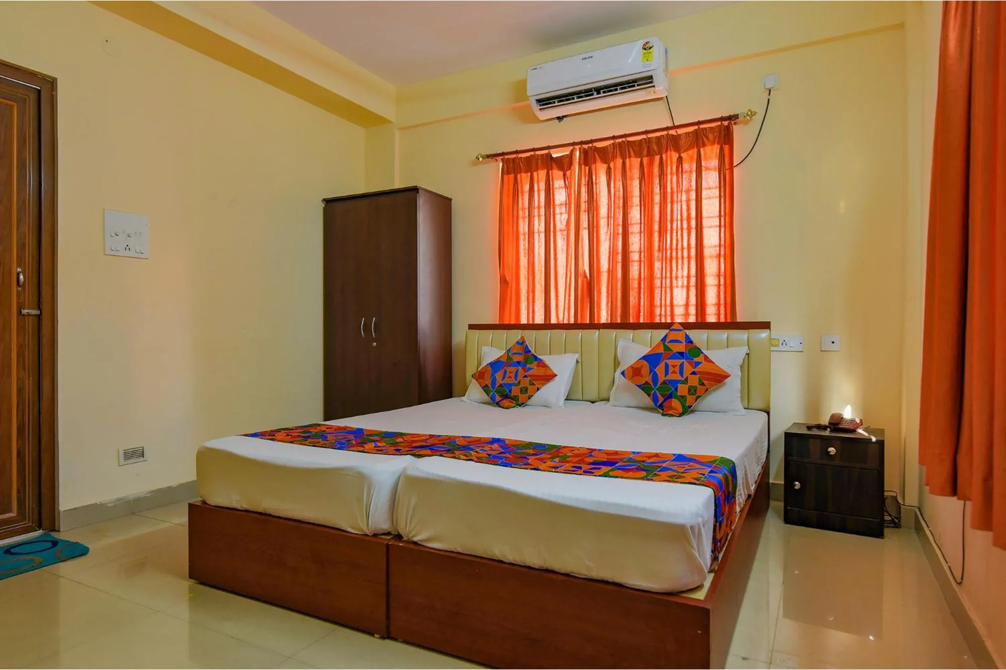 Bed in FabHotel Capital Casa