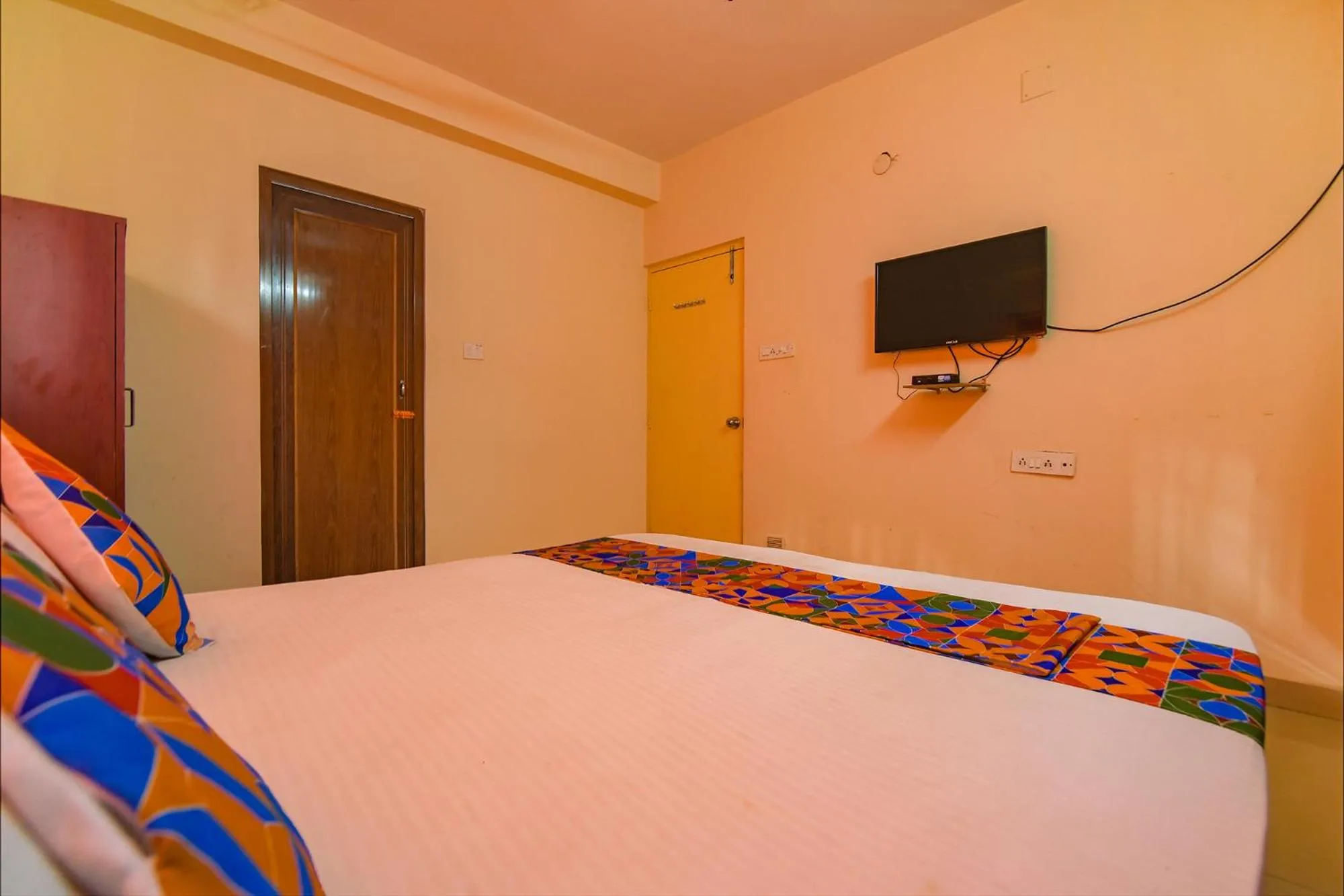 Bed in FabHotel Capital Casa