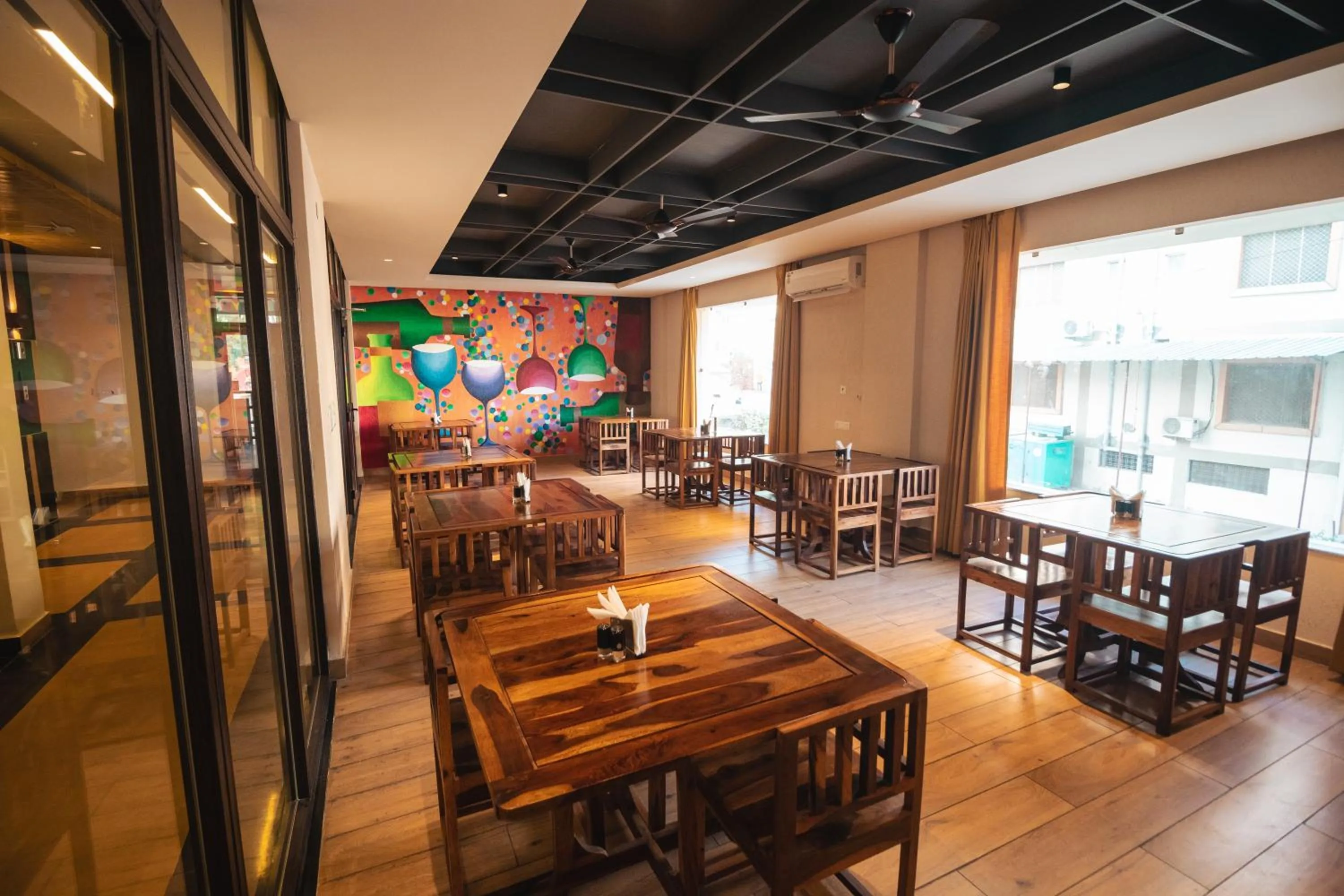 Restaurant/places to eat in Hotel Aqua Vibes