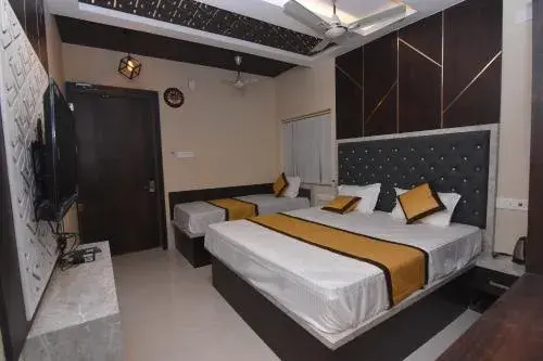 Luxury Triple Room in Hotel Lynx Luxury Triple Room in Hotel Lynx