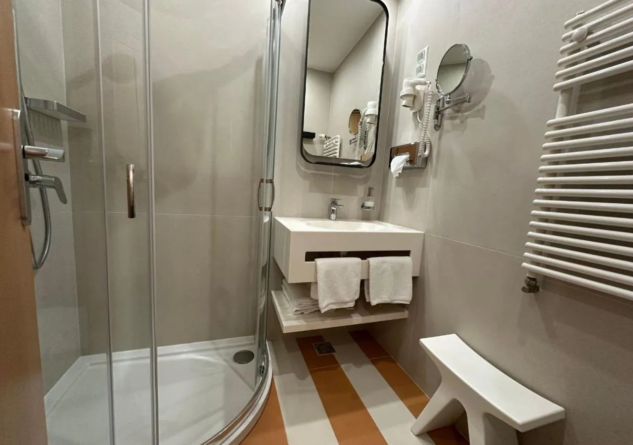 Bathroom in Hotel Marina Port