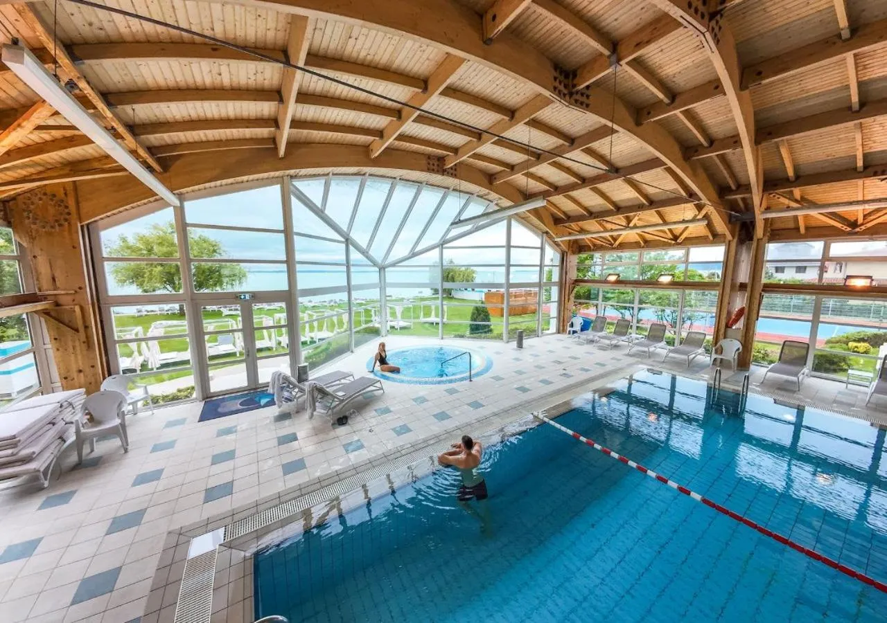 Pool view in Hotel Marina Port