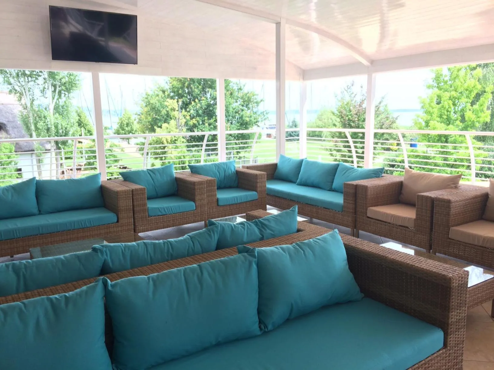 Communal lounge/ TV room in Hotel Marina Port