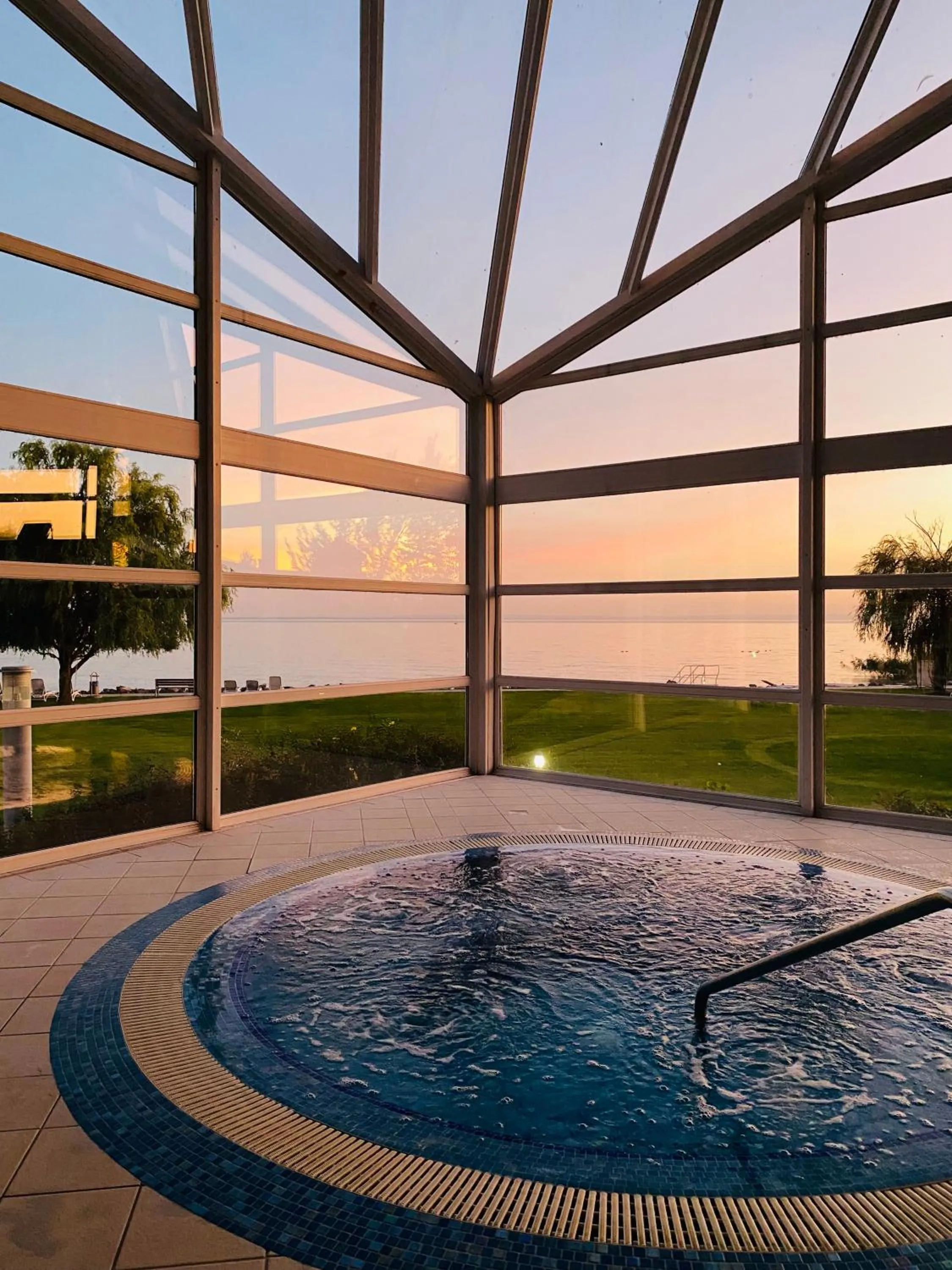 Swimming pool in Hotel Marina Port