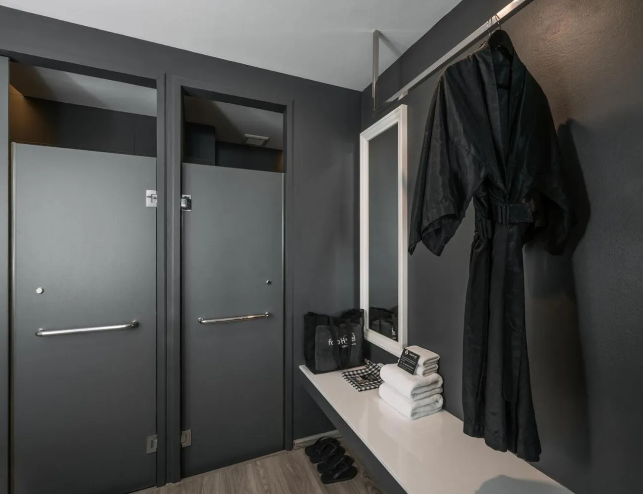 Bathroom in Foto Hotel Phuket Beachfront