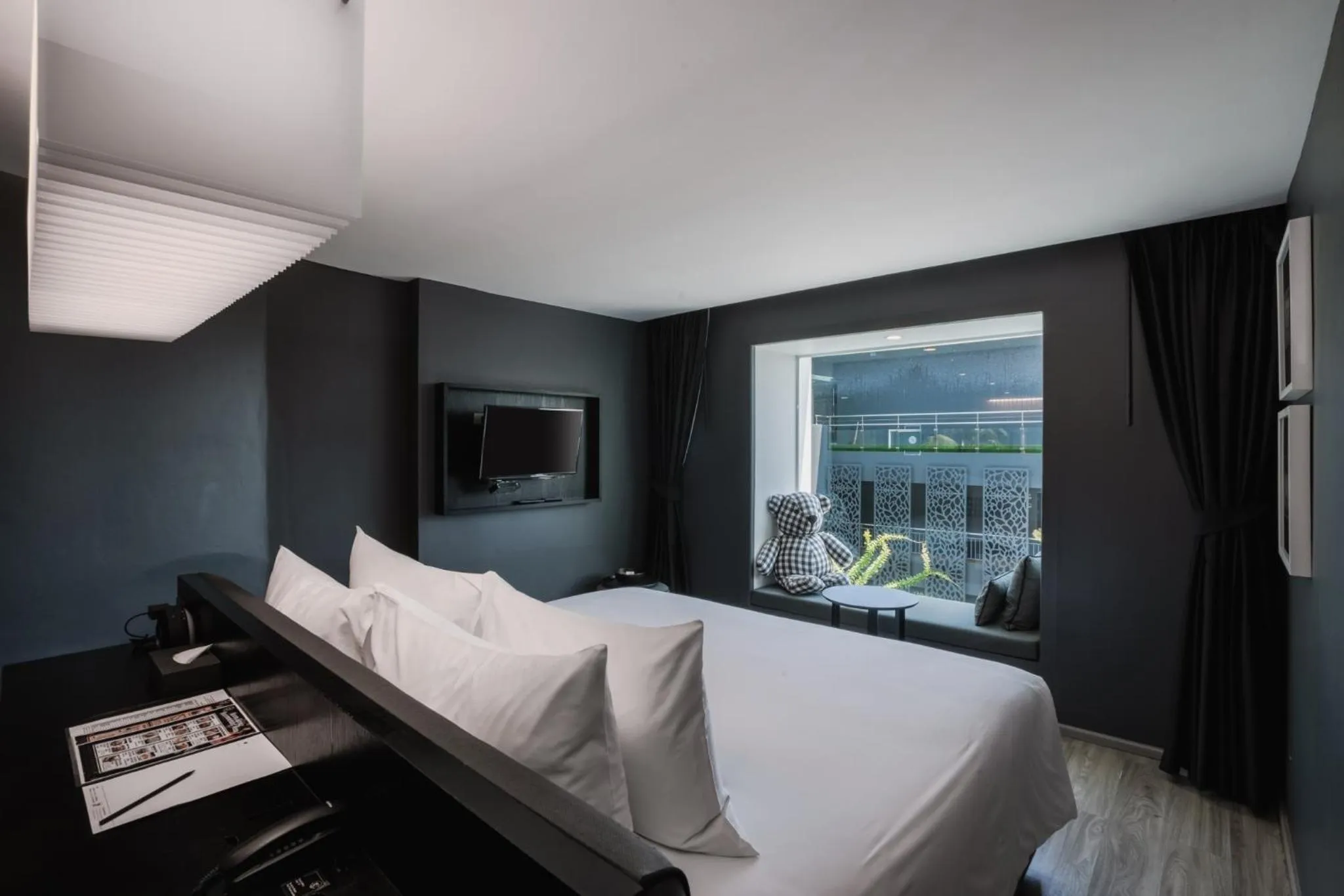 Bedroom in Foto Hotel Phuket Beachfront