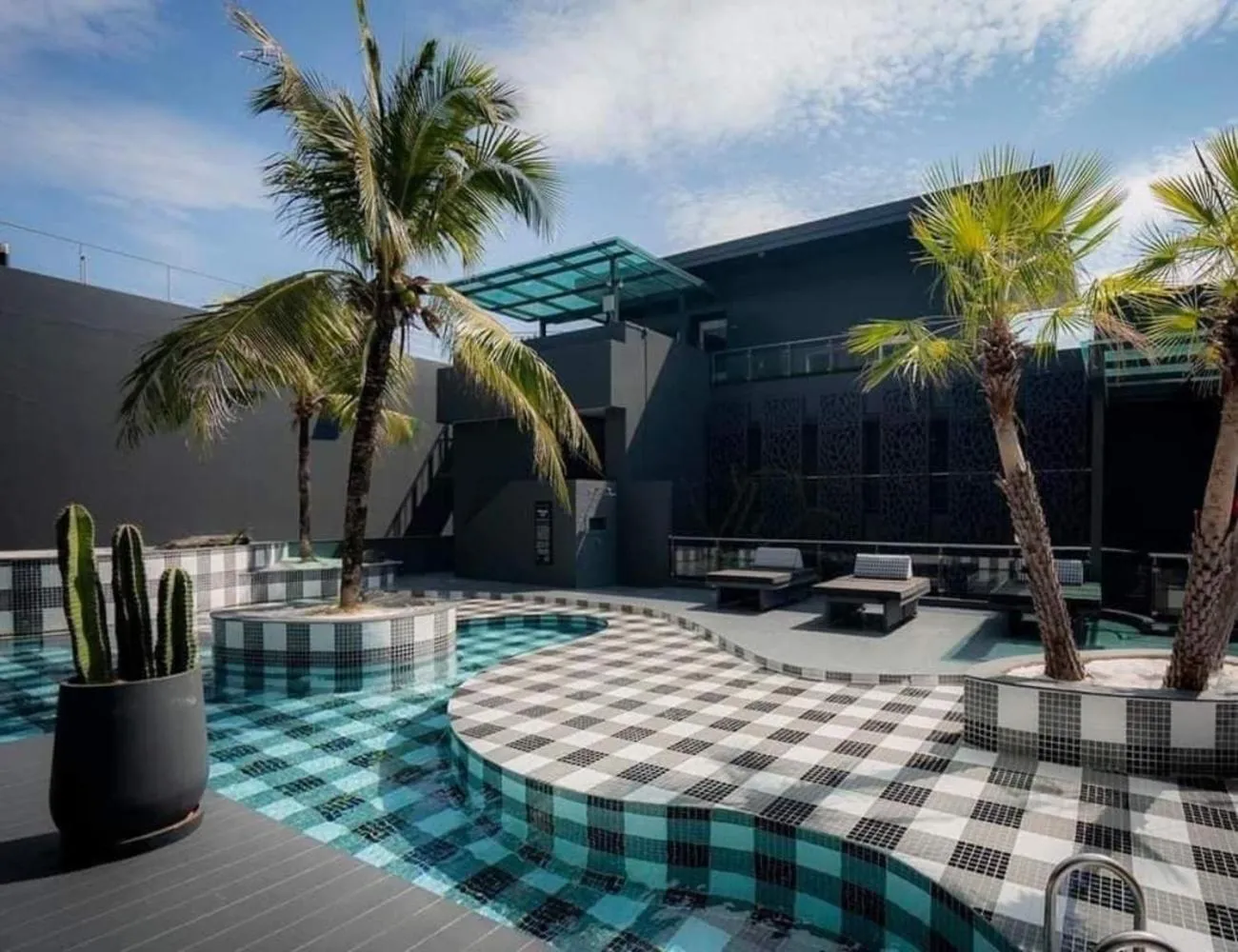  in Foto Hotel Phuket Beachfront