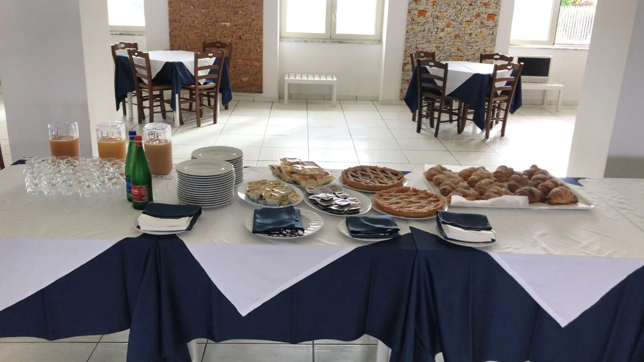 Breakfast in Blu Hotel