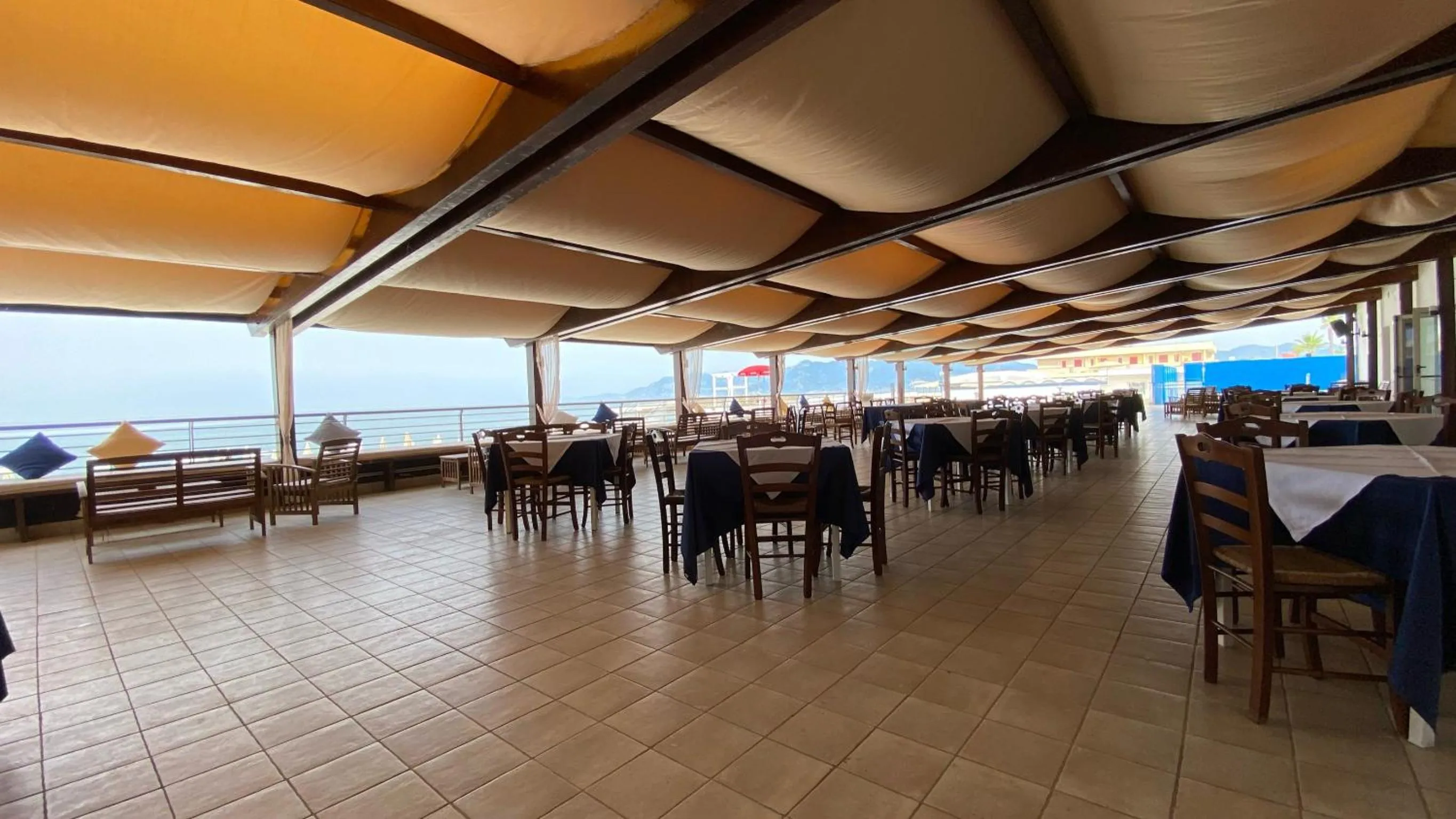 Restaurant/places to eat in Blu Hotel