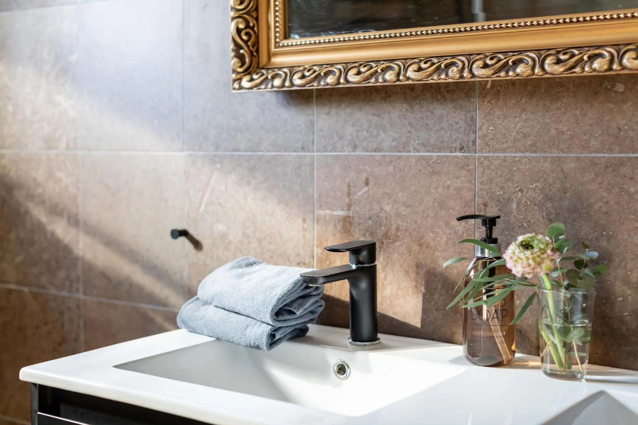 Bergs Gård & Hållsvikens Gård