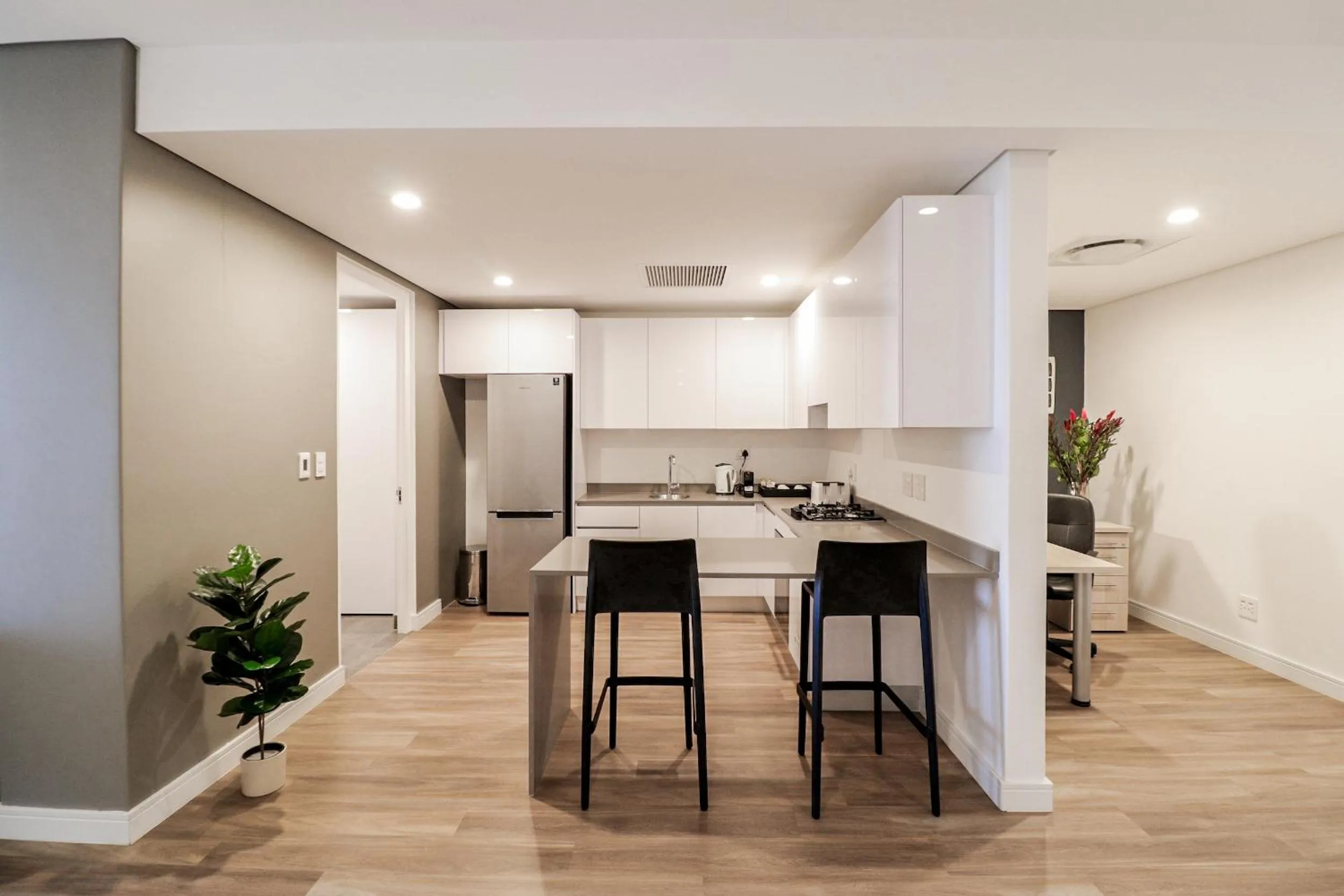 Kitchen or kitchenette in Reserved Suites Illovo