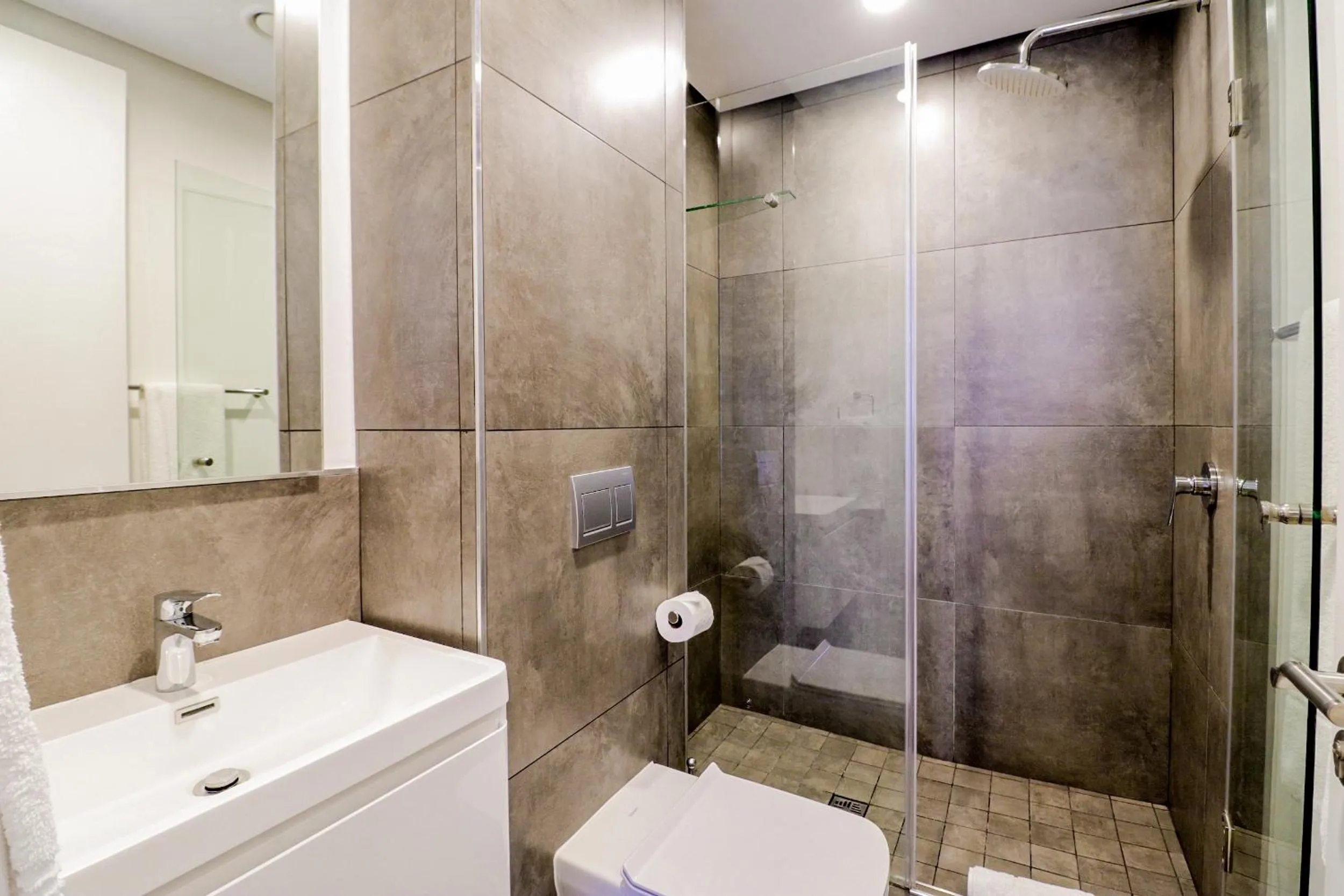 Bathroom in Reserved Suites Illovo