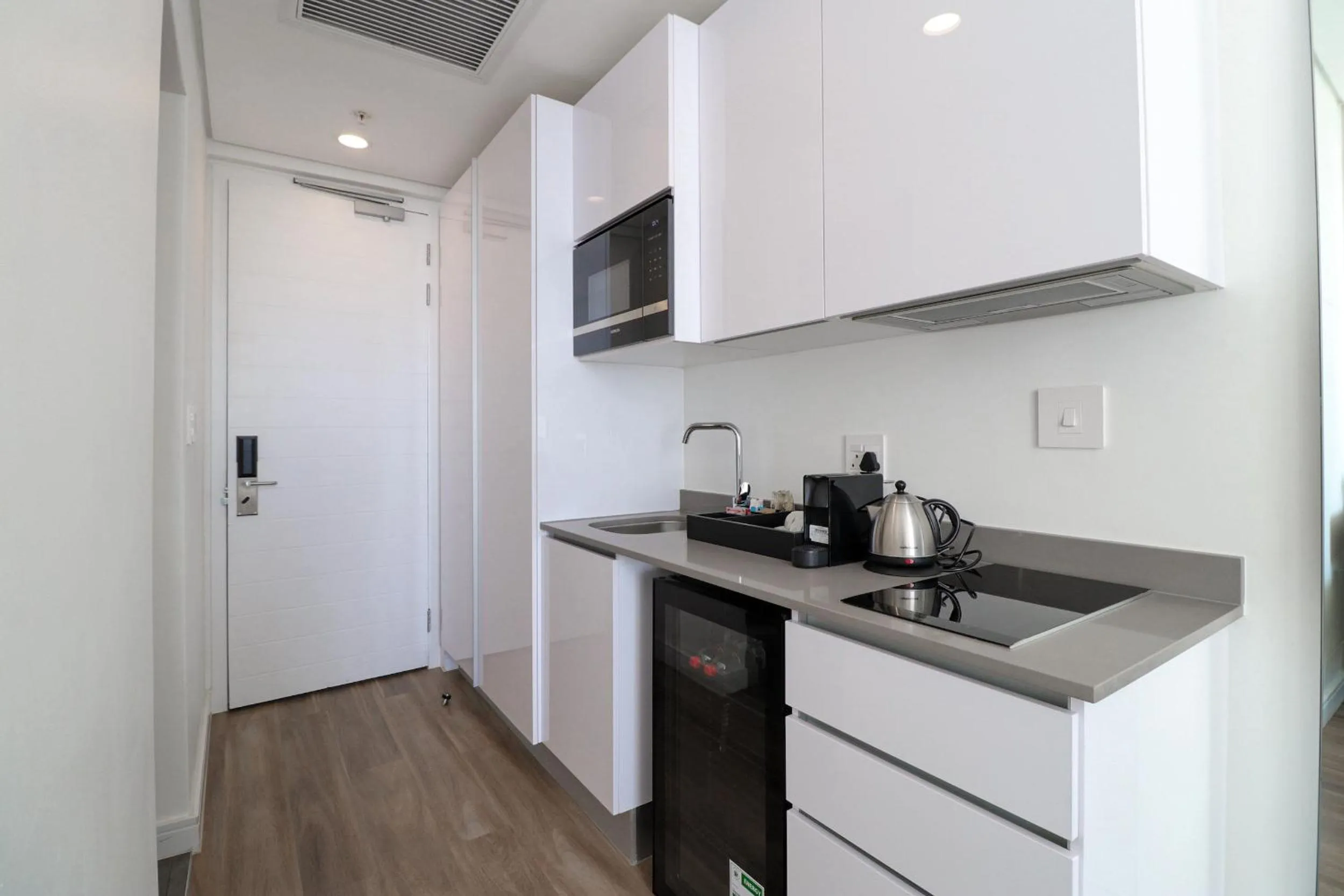 Coffee/tea facilities in Reserved Suites Illovo